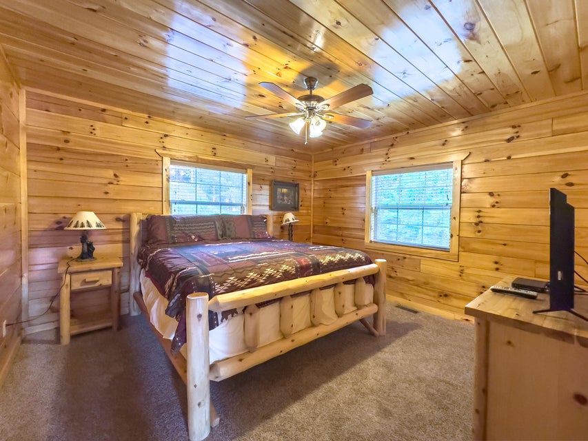 Sevierville, Tennessee, 37876, United States, 13 Bedrooms Bedrooms, ,14 BathroomsBathrooms,Residential,For Sale,1974606