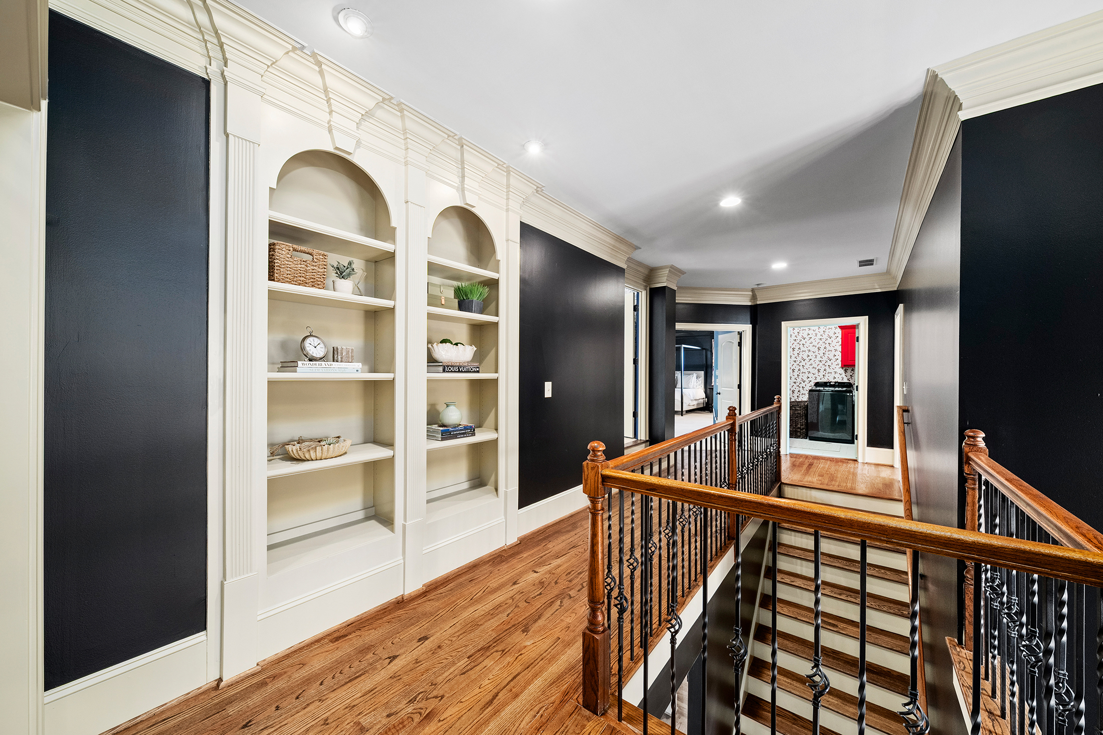  Meticulous Brick Estate Blends Timeless Architecture with Elevated Design - 物件實景