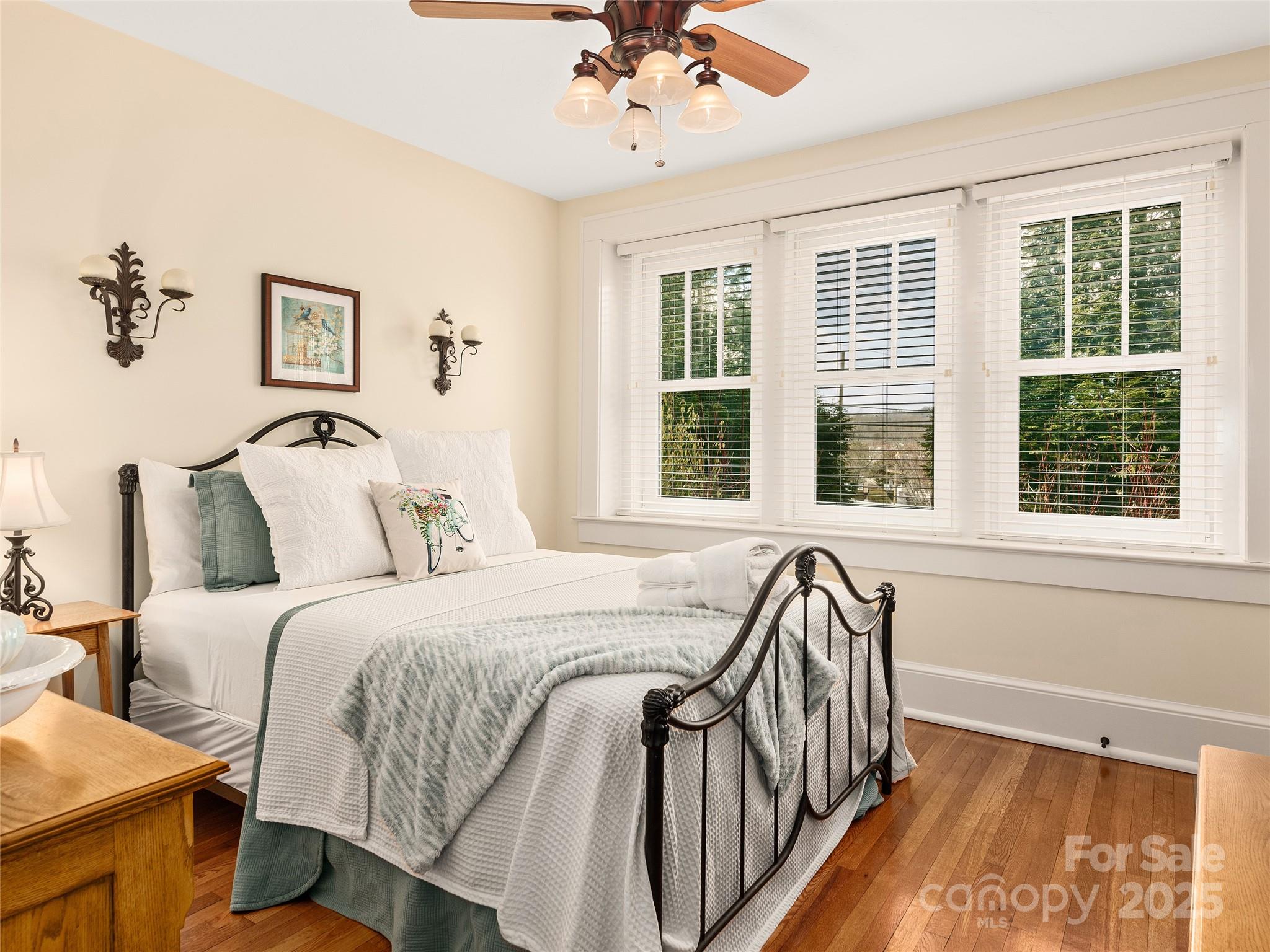Hendersonville, North Carolina, 28739, United States, 2 Bedrooms Bedrooms, ,2 BathroomsBathrooms,Residential,For Sale,1944998