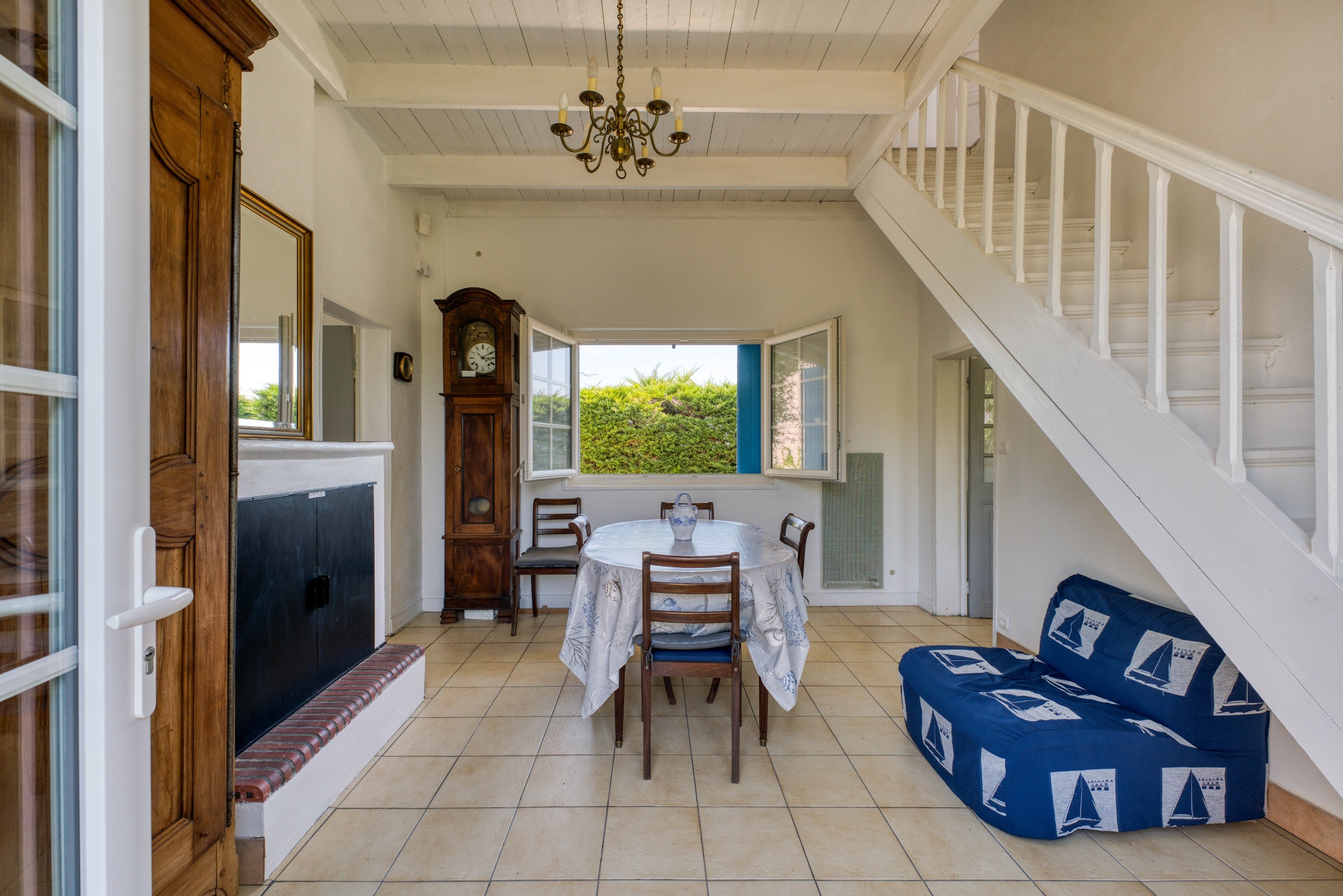  Charming House  Facing the Sea and Marina of Saint Denis d