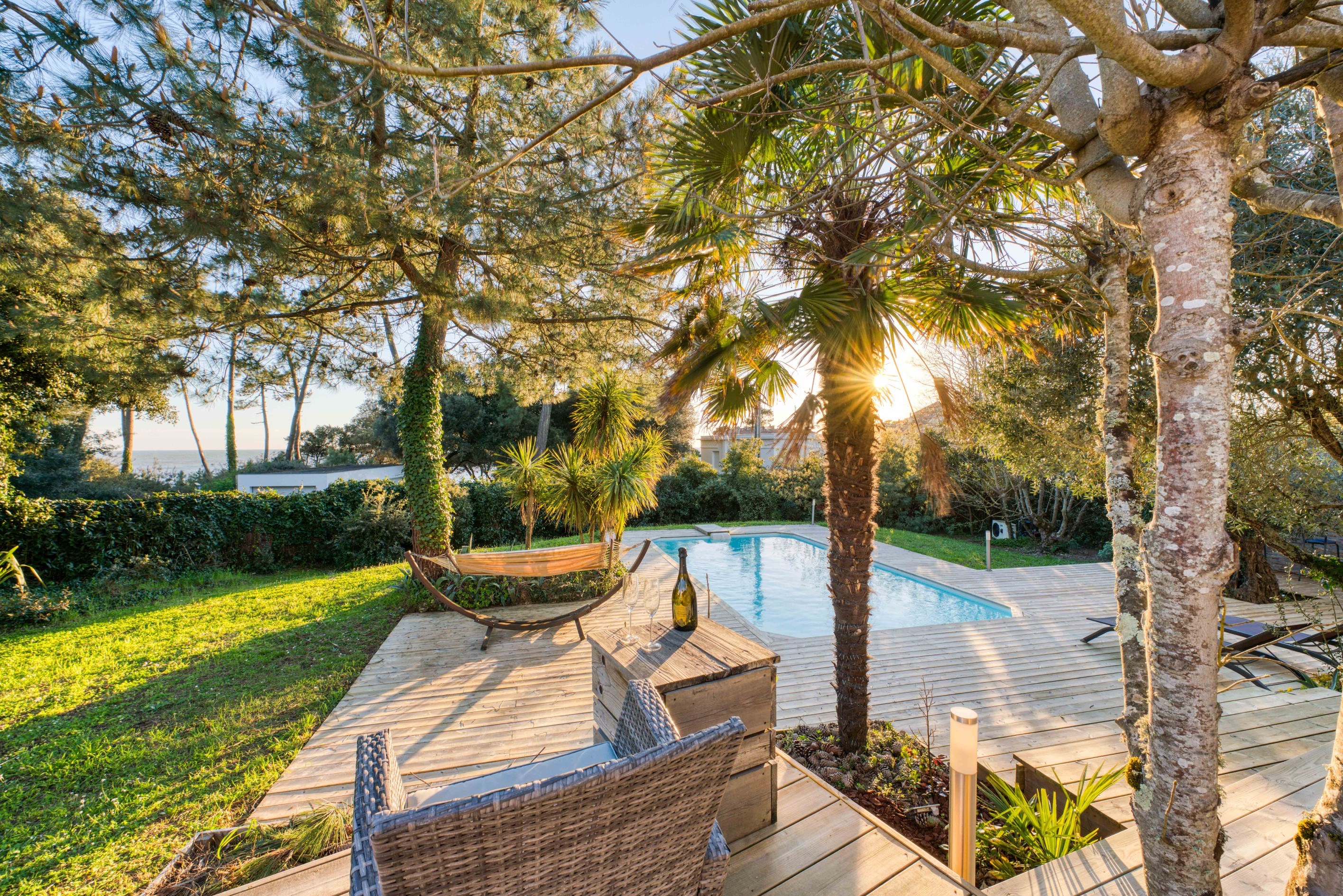  FACING THE OCEAN, AN EXCEPTIONAL ADDRESS IN SAINT PALAIS SUR MER - 物件實景