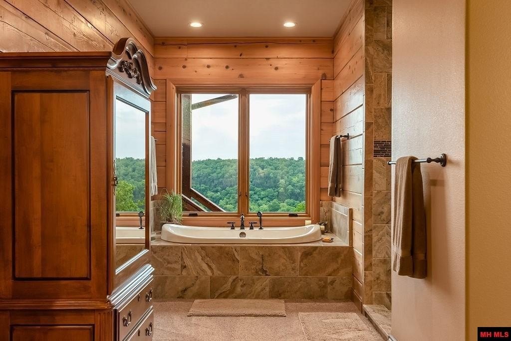 Cotter, Arkansas, 72626, United States, 4 Bedrooms Bedrooms, ,5 BathroomsBathrooms,Residential,For Sale,1976163