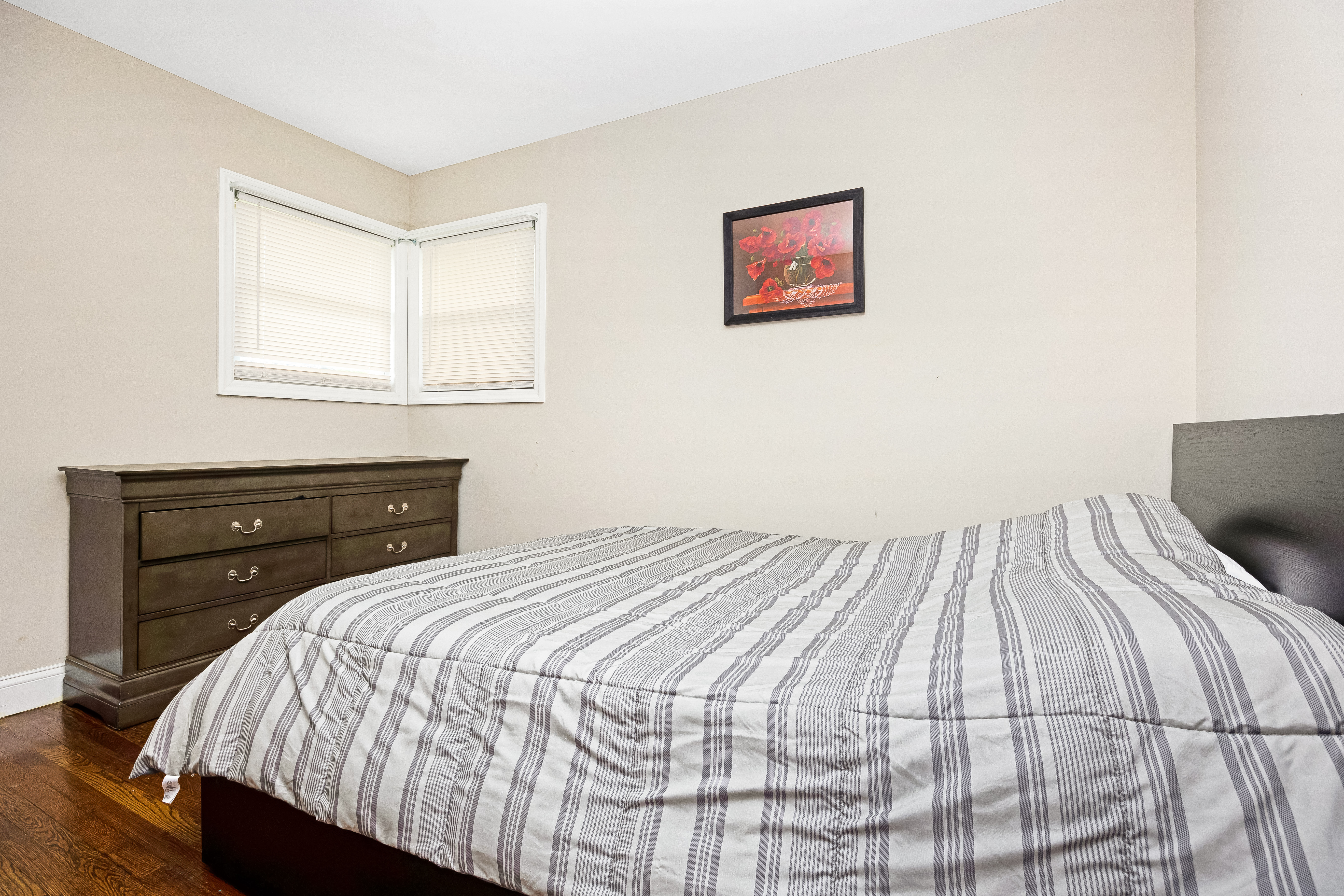 Deer Park, New York, 11729, United States, 3 Bedrooms Bedrooms, ,2 BathroomsBathrooms,Residential,For Sale,1915383