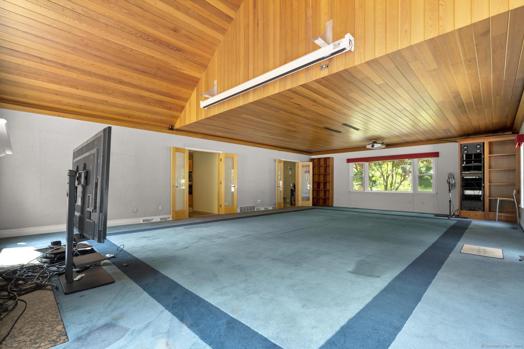 Orange, Connecticut, 06477, United States, 4 Bedrooms Bedrooms, ,8 BathroomsBathrooms,Residential,For Sale,1939481