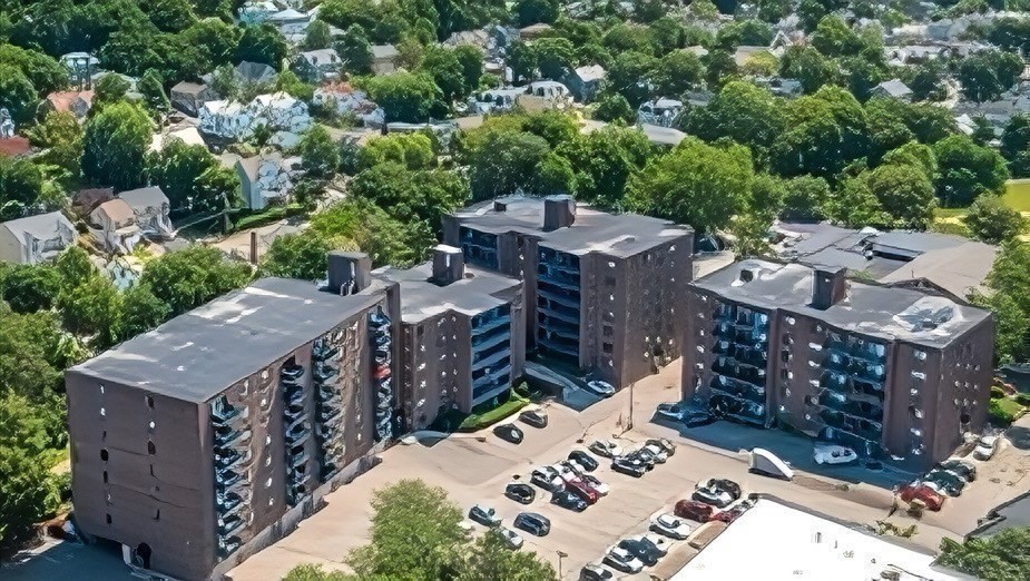 Watertown, Massachusetts, 02472, United States, 2 Bedrooms Bedrooms, ,1 BathroomBathrooms,Residential,For Sale,1951365