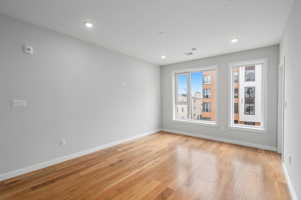 Boston, Massachusetts, 02127, United States, 2 Bedrooms Bedrooms, ,2 BathroomsBathrooms,Residential,For Sale,1901833