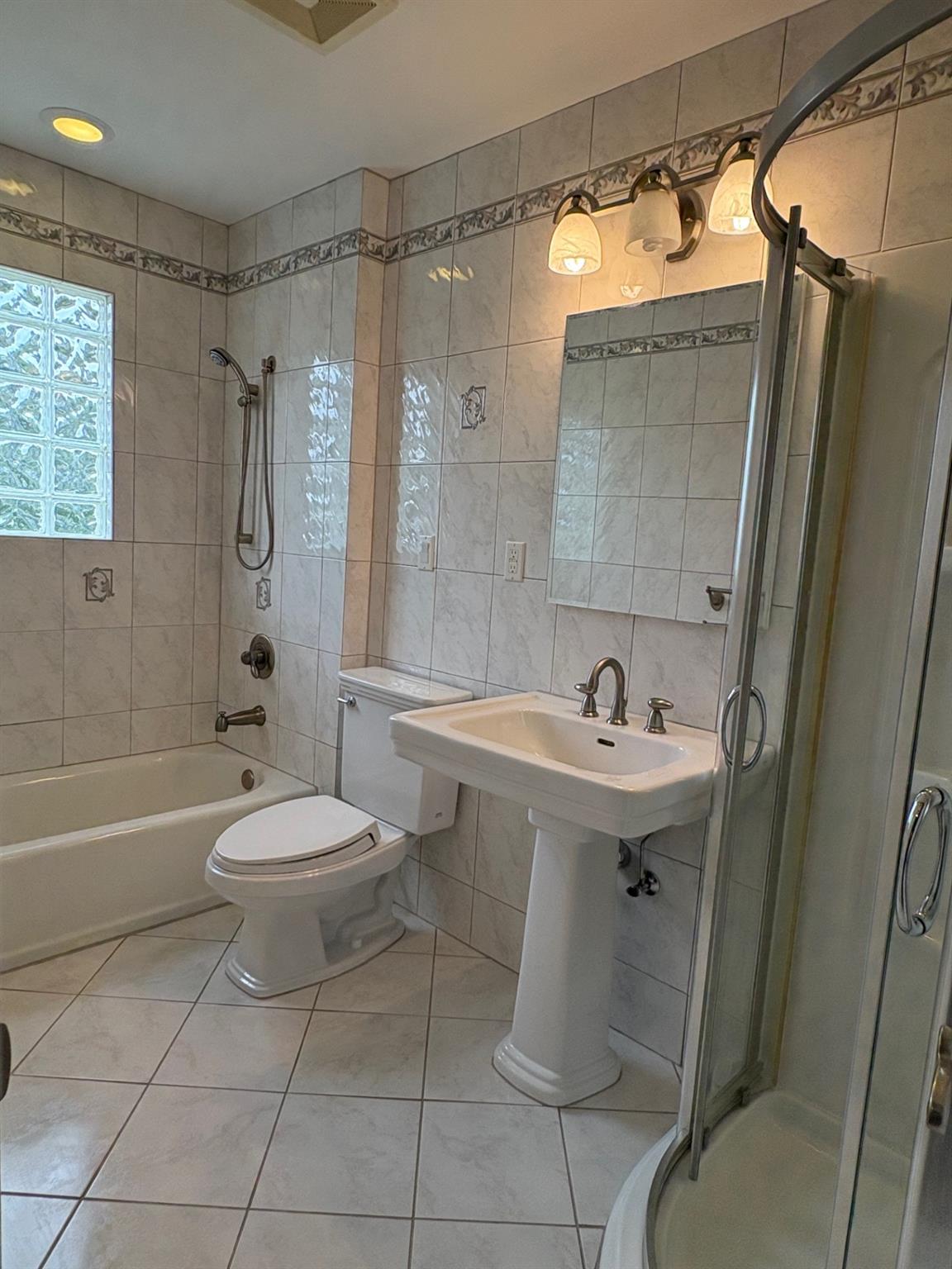 Hauppauge, New York, 11788, United States, 4 Bedrooms Bedrooms, ,3 BathroomsBathrooms,Residential,For Sale,1924109