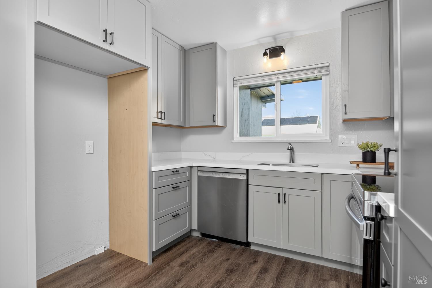 Vacaville, California, 95688, United States, 3 Bedrooms Bedrooms, ,2 BathroomsBathrooms,Residential,For Sale,2009088