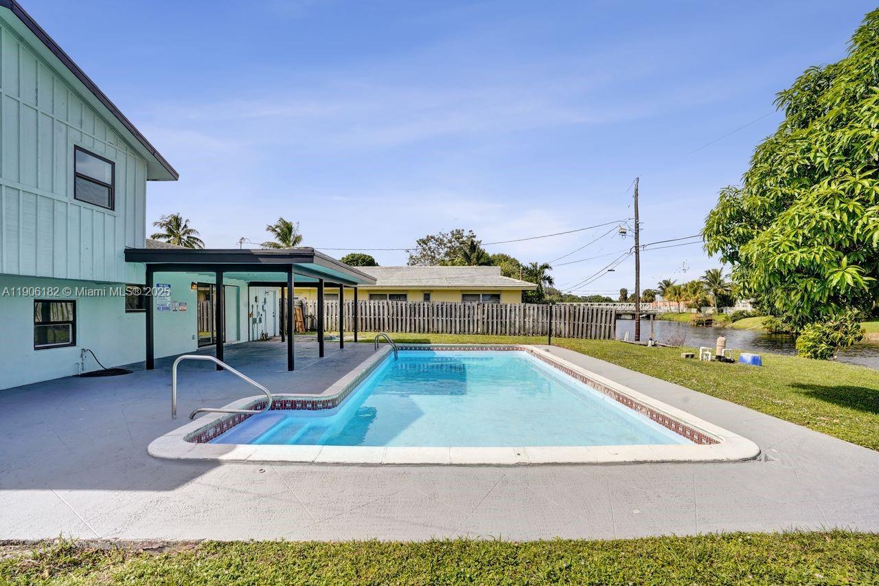 West Palm Beach, Florida, 33407, United States, 6 Bedrooms Bedrooms, ,5 BathroomsBathrooms,Residential,For Sale,1987925