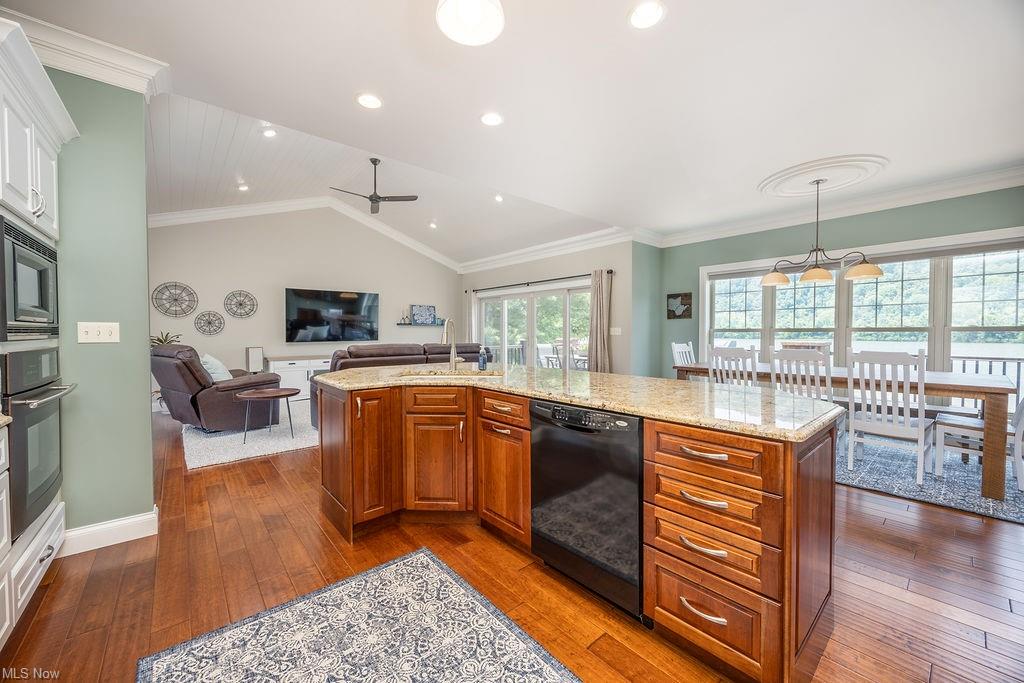St Marys, West Virginia, 26170, United States, 3 Bedrooms Bedrooms, ,4 BathroomsBathrooms,Residential,For Sale,1928718