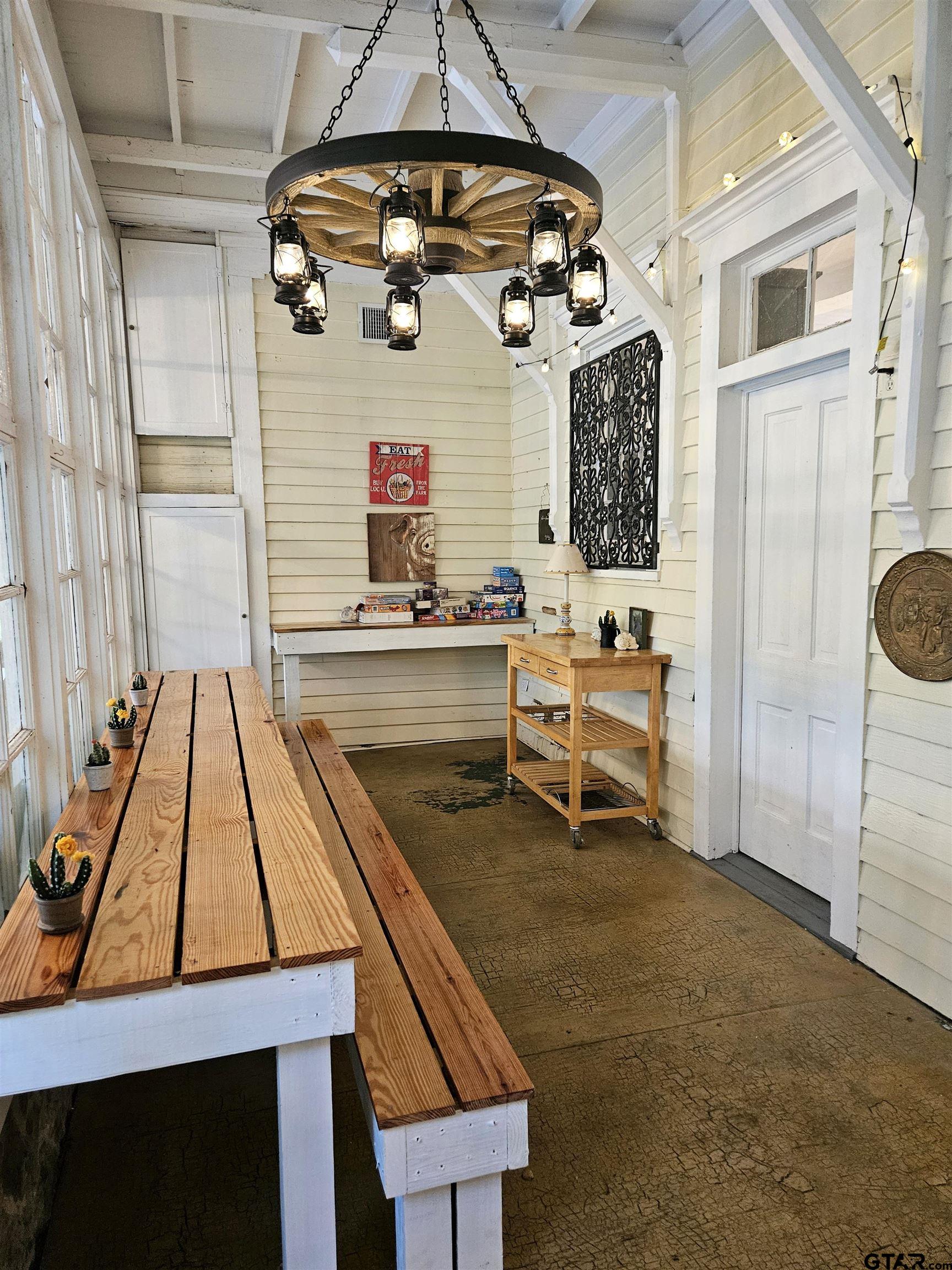 Jacksonville, Texas, 75766, United States, 5 Bedrooms Bedrooms, ,4 BathroomsBathrooms,Residential,For Sale,2000635