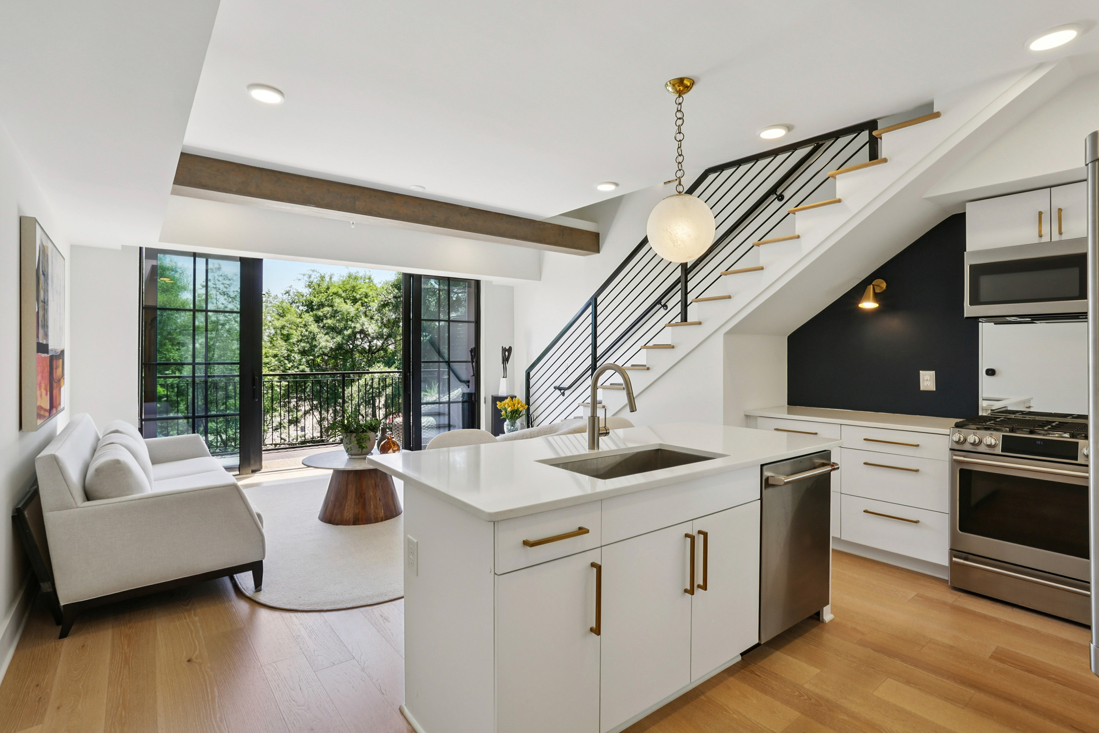  Modern Two-story Loft with Private Rooftop Deck - 物件實景