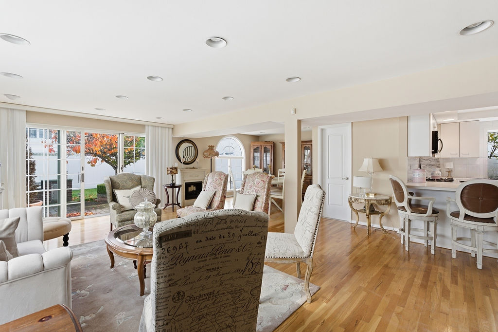 Howard Beach, New York, 11414, United States, 4 Bedrooms Bedrooms, ,3 BathroomsBathrooms,Residential,For Sale,1992466