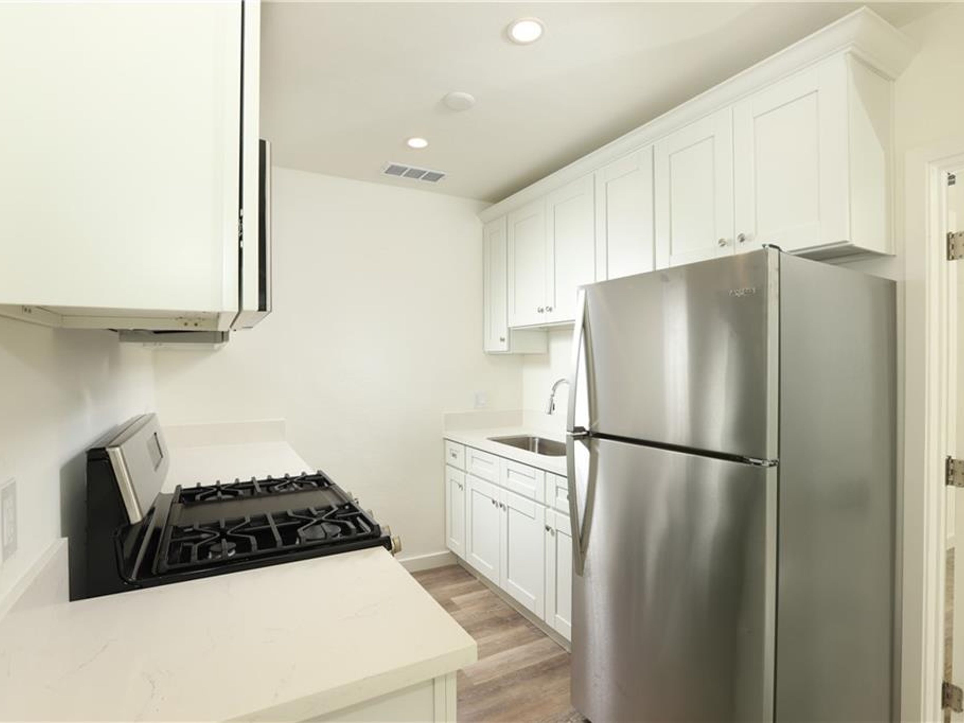  1004 West Clark Avenue, Burbank, CA 91506 - 物件實景