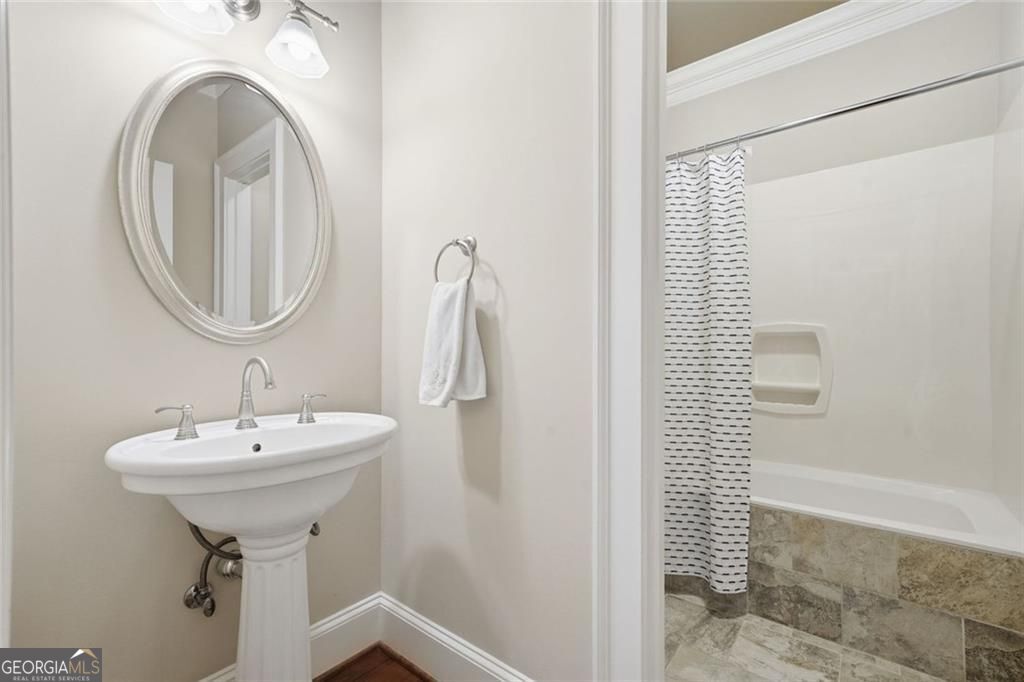 Kennesaw, Georgia, 30152, United States, 5 Bedrooms Bedrooms, ,3 BathroomsBathrooms,Residential,For Sale,1988783