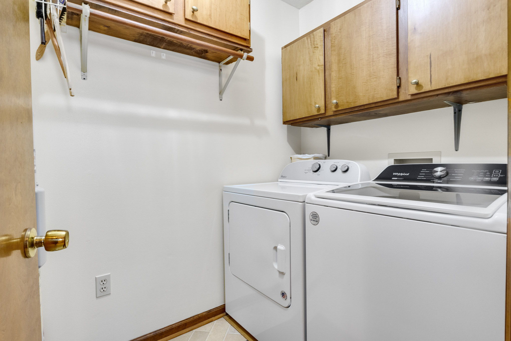 Sevierville, Tennessee, 37862, United States, 2 Bedrooms Bedrooms, ,3 BathroomsBathrooms,Residential,For Sale,1977968