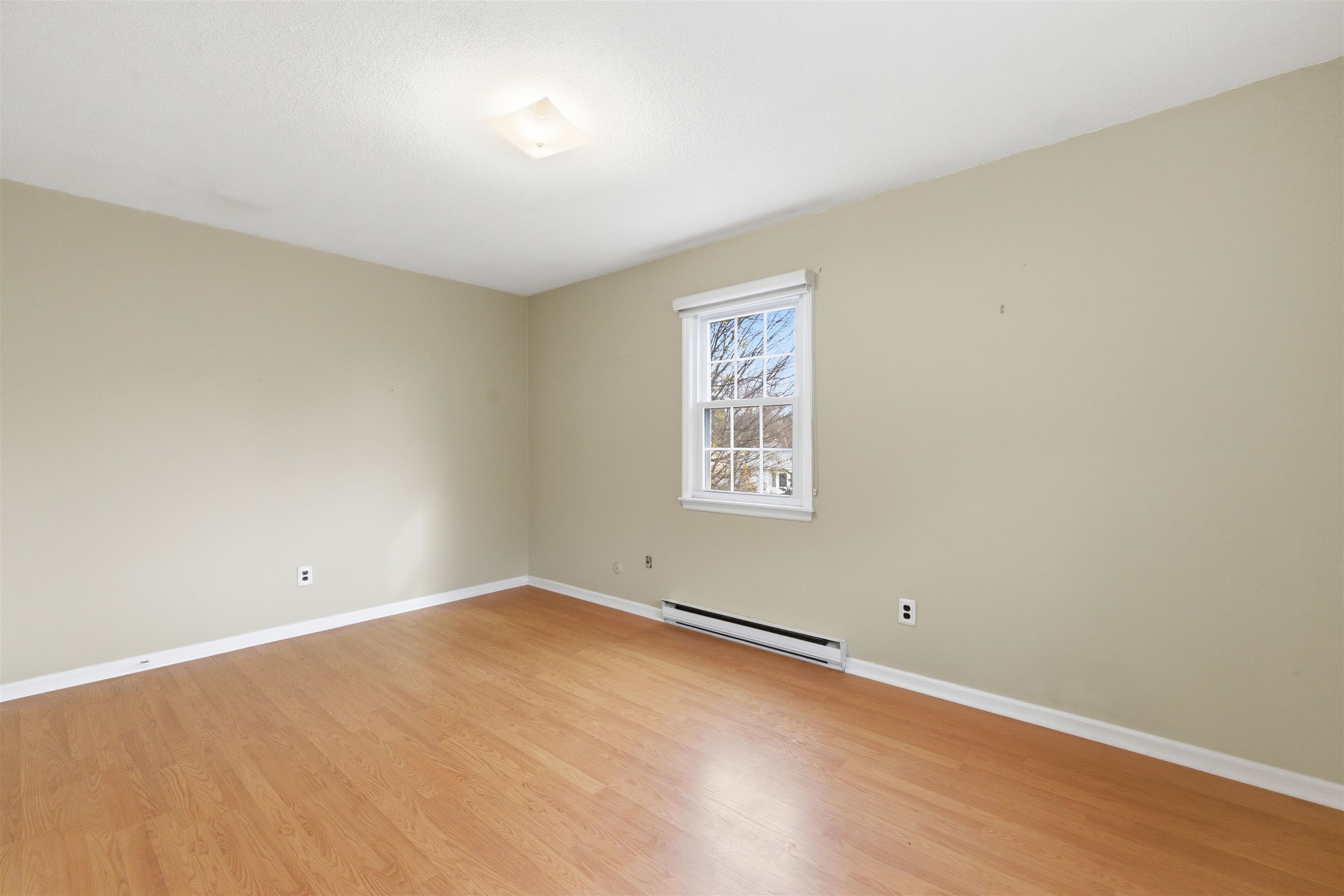 Laconia, New Hampshire, 03246, United States, 3 Bedrooms Bedrooms, ,Residential,For Sale,1991727