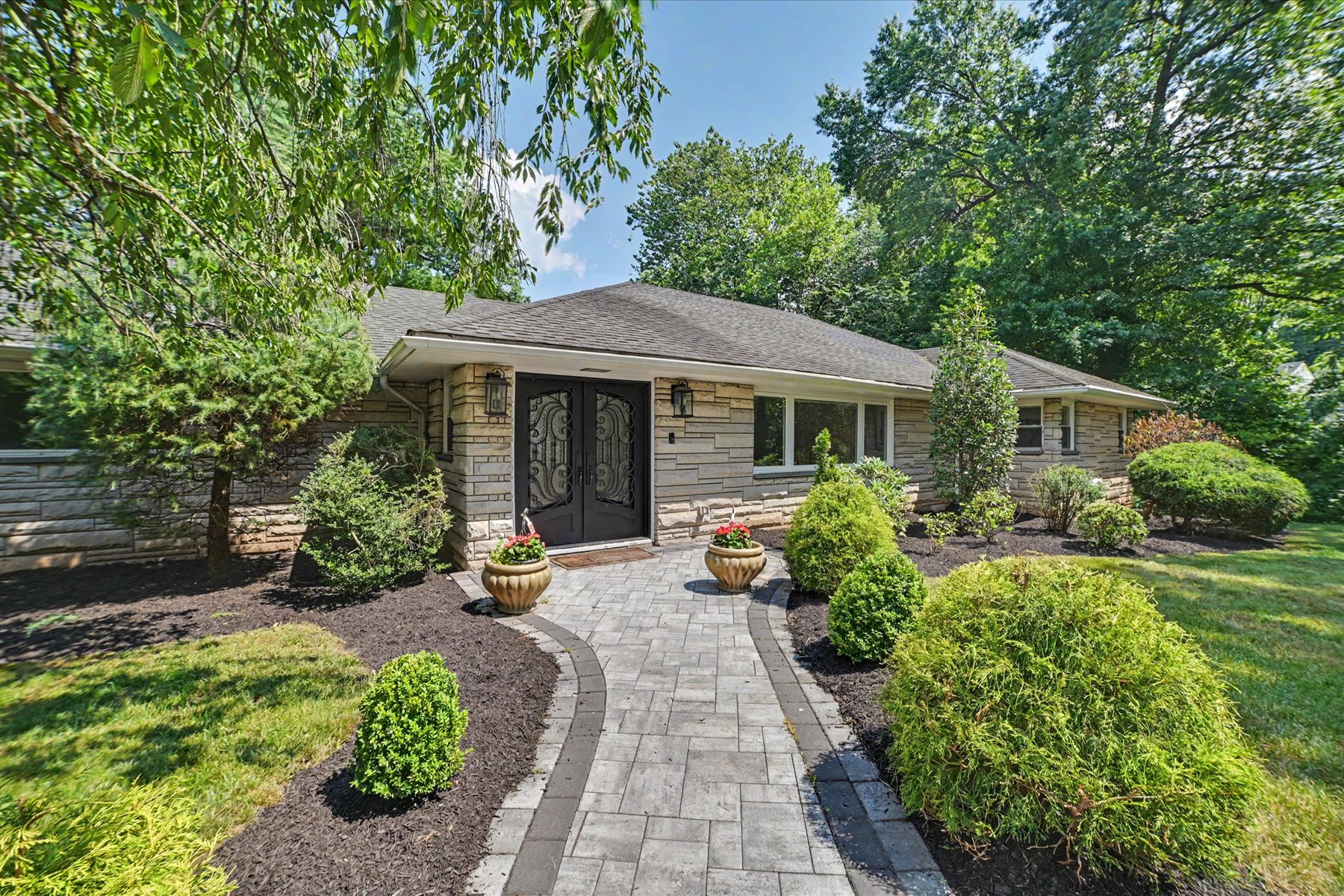  Sophisticated One-Level Ranch on a Beautiful Private Lot - 物件實景