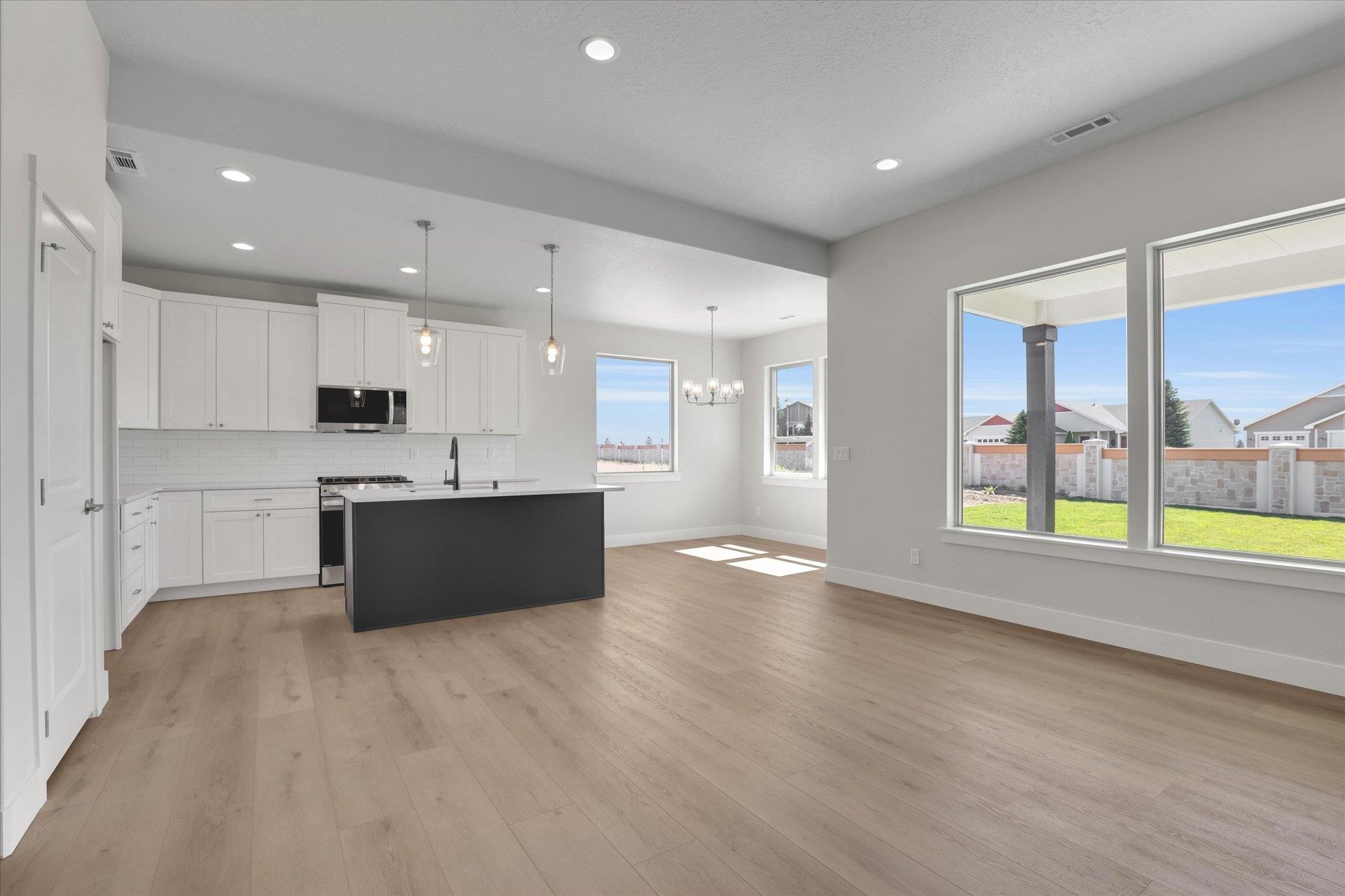 Deer Park, Washington, 99006, United States, 3 Bedrooms Bedrooms, ,2 BathroomsBathrooms,Residential,For Sale,1684310