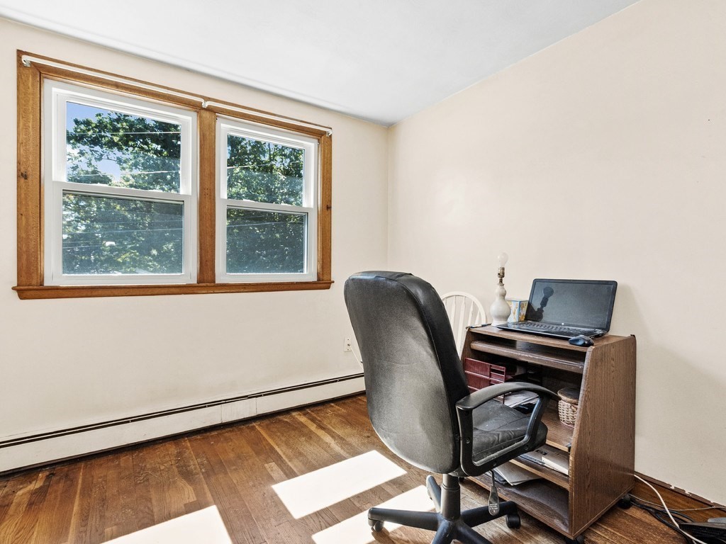 Waltham, Massachusetts, 02452, United States, 4 Bedrooms Bedrooms, ,2 BathroomsBathrooms,Residential,For Sale,1939340