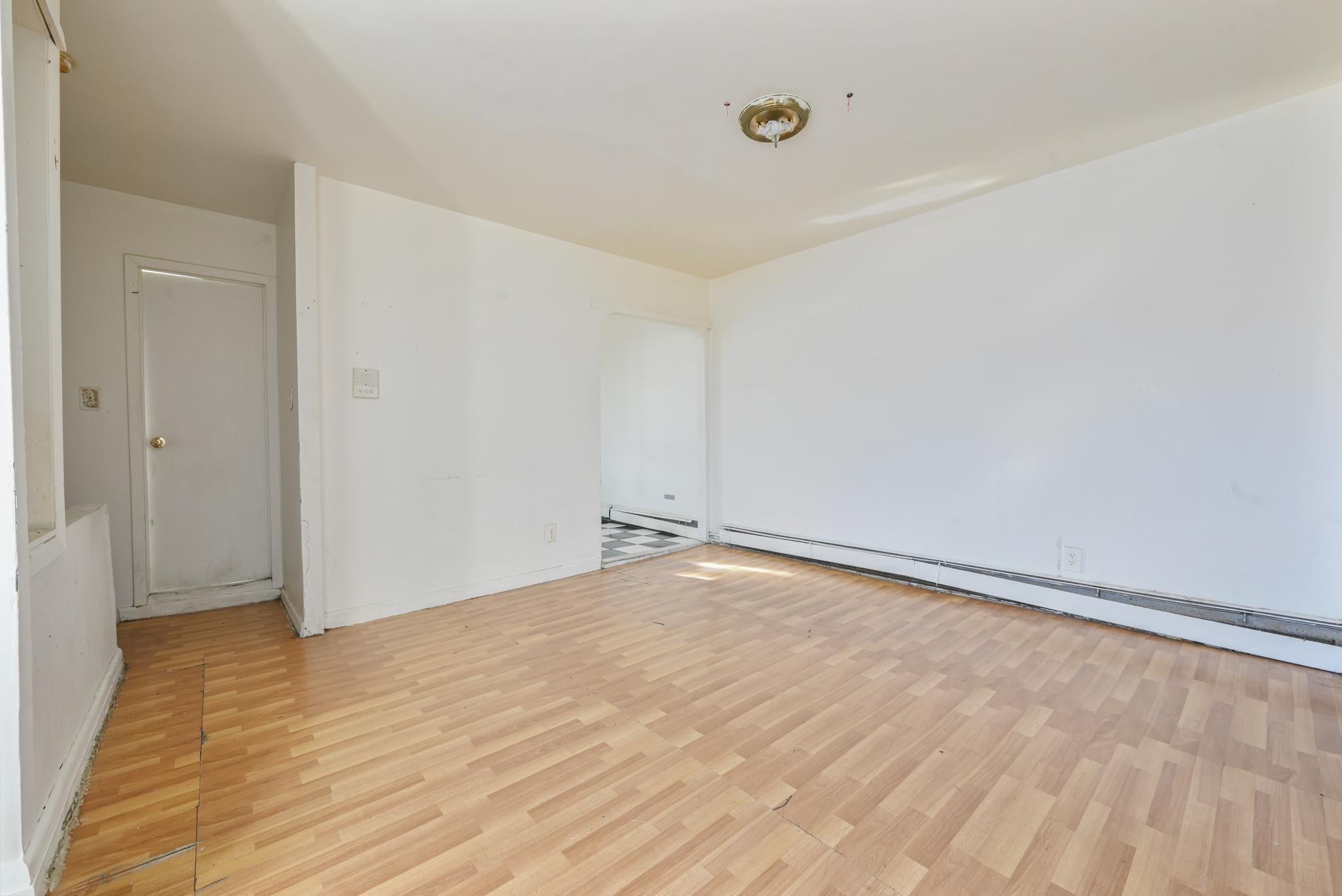 Astoria, New York, 11102, United States, 5 Bedrooms Bedrooms, ,2 BathroomsBathrooms,Residential,For Sale,1895172