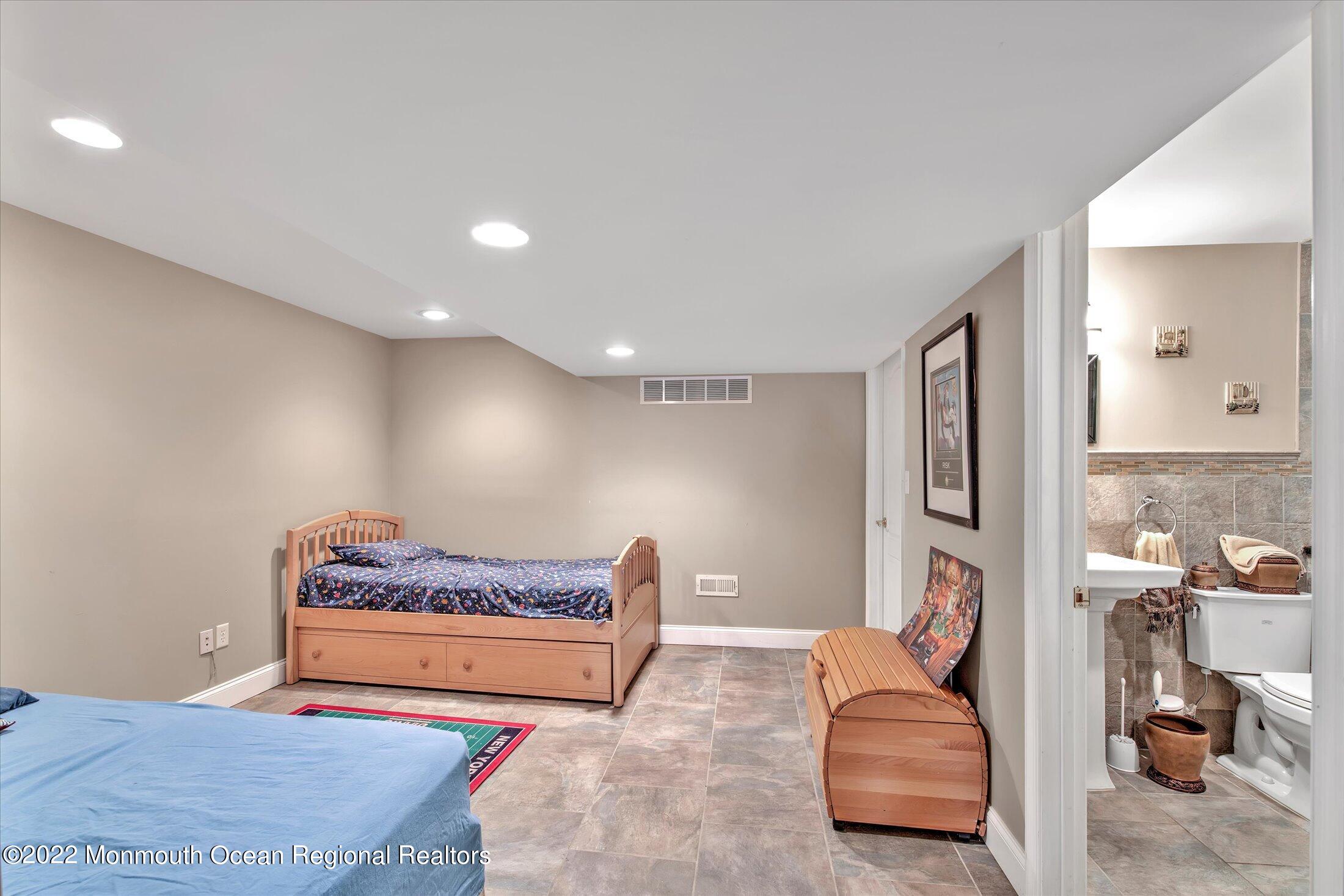 Manalapan, New Jersey, 07726, United States, 4 Bedrooms Bedrooms, ,5 BathroomsBathrooms,Residential,For Sale,1823230
