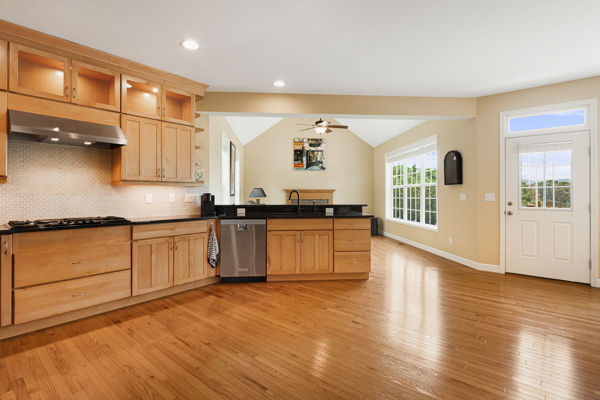 Mars Hill, North Carolina, 28754, United States, 3 Bedrooms Bedrooms, ,3 BathroomsBathrooms,Residential,For Sale,1923227