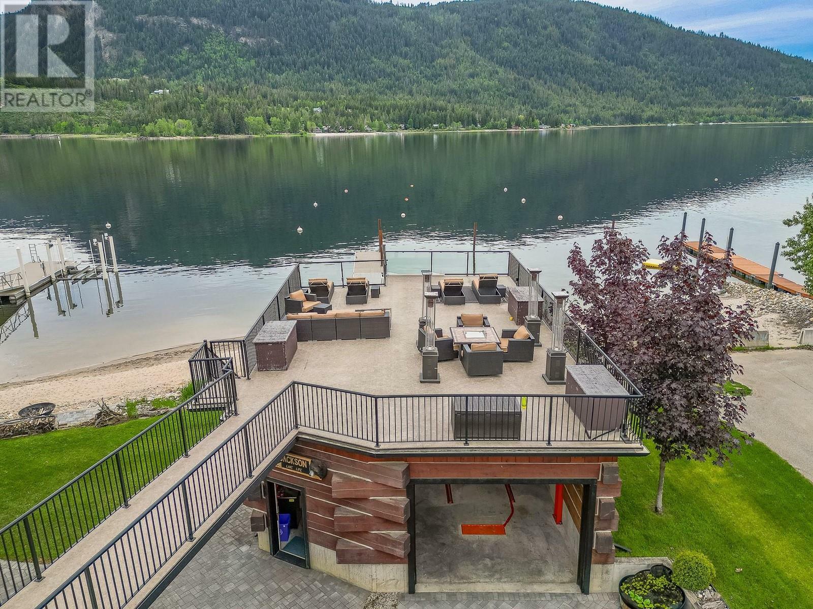 SICAMOUS, British Columbia, V0E 2V1, CA, 3 Bedrooms Bedrooms, ,3 BathroomsBathrooms,Residential,For Sale,1837122