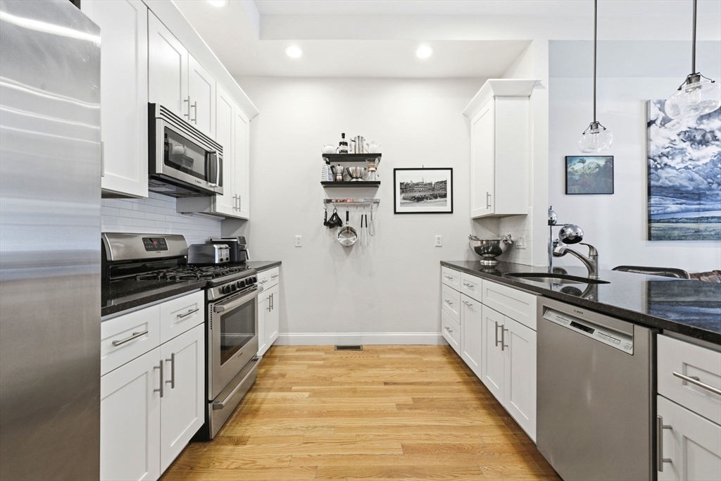 Boston, Massachusetts, 02128, United States, 2 Bedrooms Bedrooms, ,2 BathroomsBathrooms,Residential,For Sale,2048108