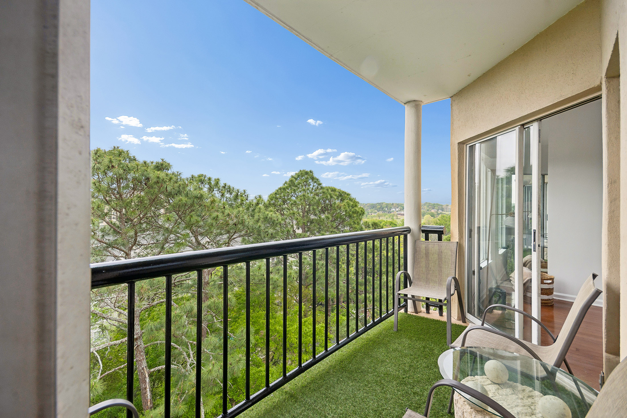  Stunning Designer-renovated Condo Minutes from Atlanta