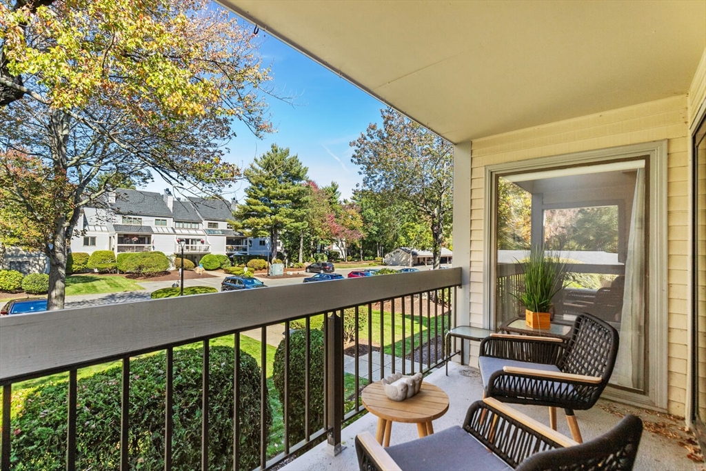 Peabody, Massachusetts, 01940, United States, 2 Bedrooms Bedrooms, ,3 BathroomsBathrooms,Residential,For Sale,1989957