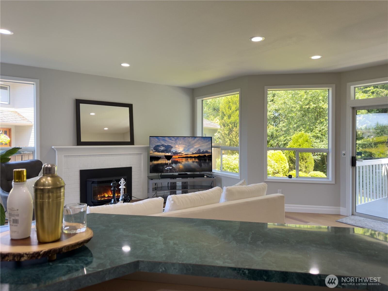 Everett, Washington, 98203, United States, 4 Bedrooms Bedrooms, ,4 BathroomsBathrooms,Residential,For Sale,1979840