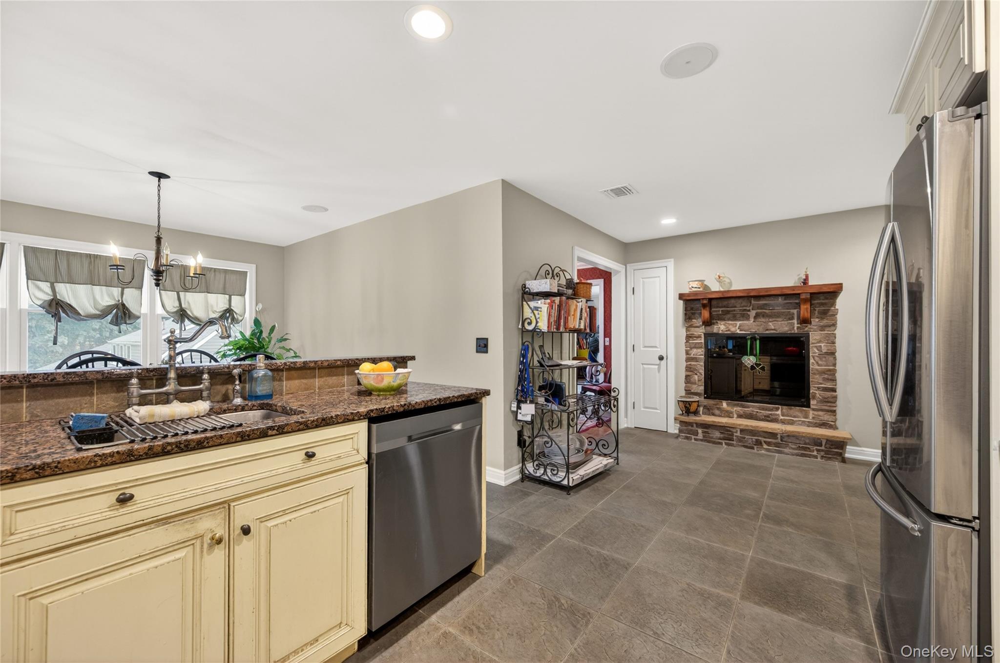  14 Mayfair Drive, Huntington, NY, 11743 - 物件實景