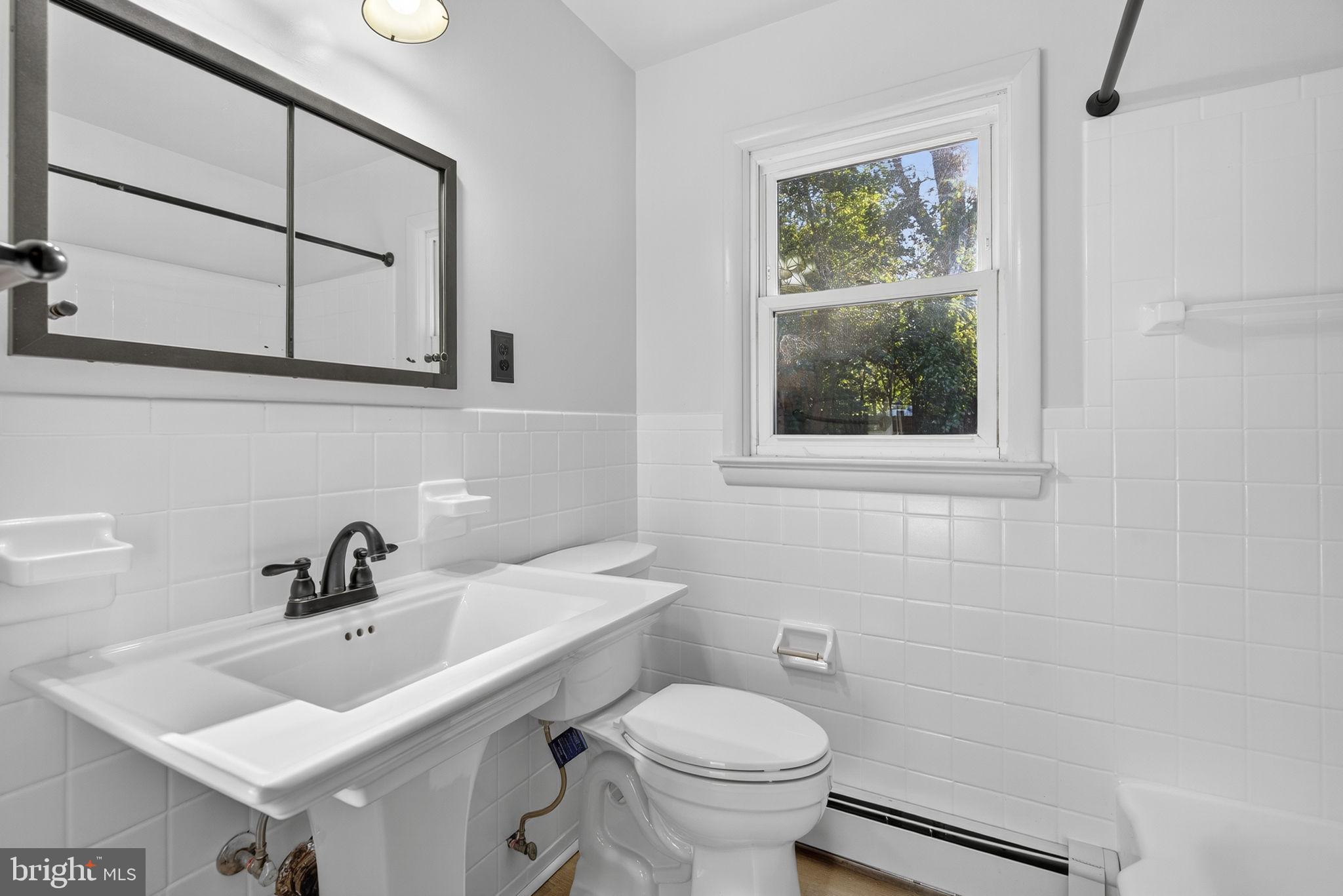 Warrenton, Virginia, 20187, United States, 3 Bedrooms Bedrooms, ,2 BathroomsBathrooms,Residential,For Sale,1977434