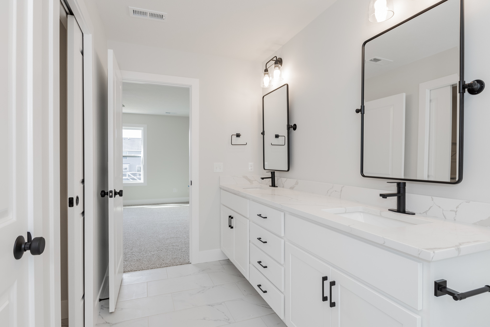 Bloomington, Illinois, 61705, United States, 4 Bedrooms Bedrooms, ,4 BathroomsBathrooms,Residential,For Sale,1957055