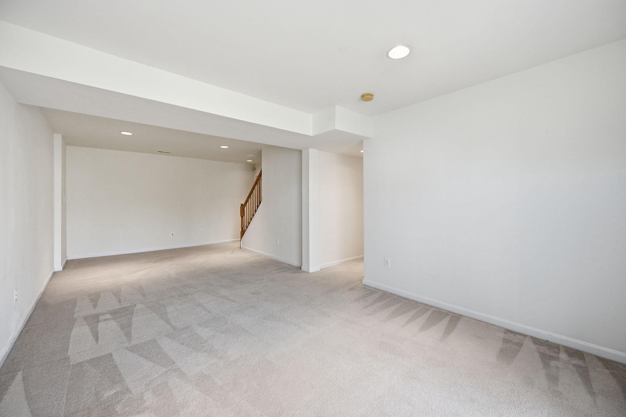 Triangle, Virginia, 22172, United States, 5 Bedrooms Bedrooms, ,4 BathroomsBathrooms,Residential,For Sale,2048381