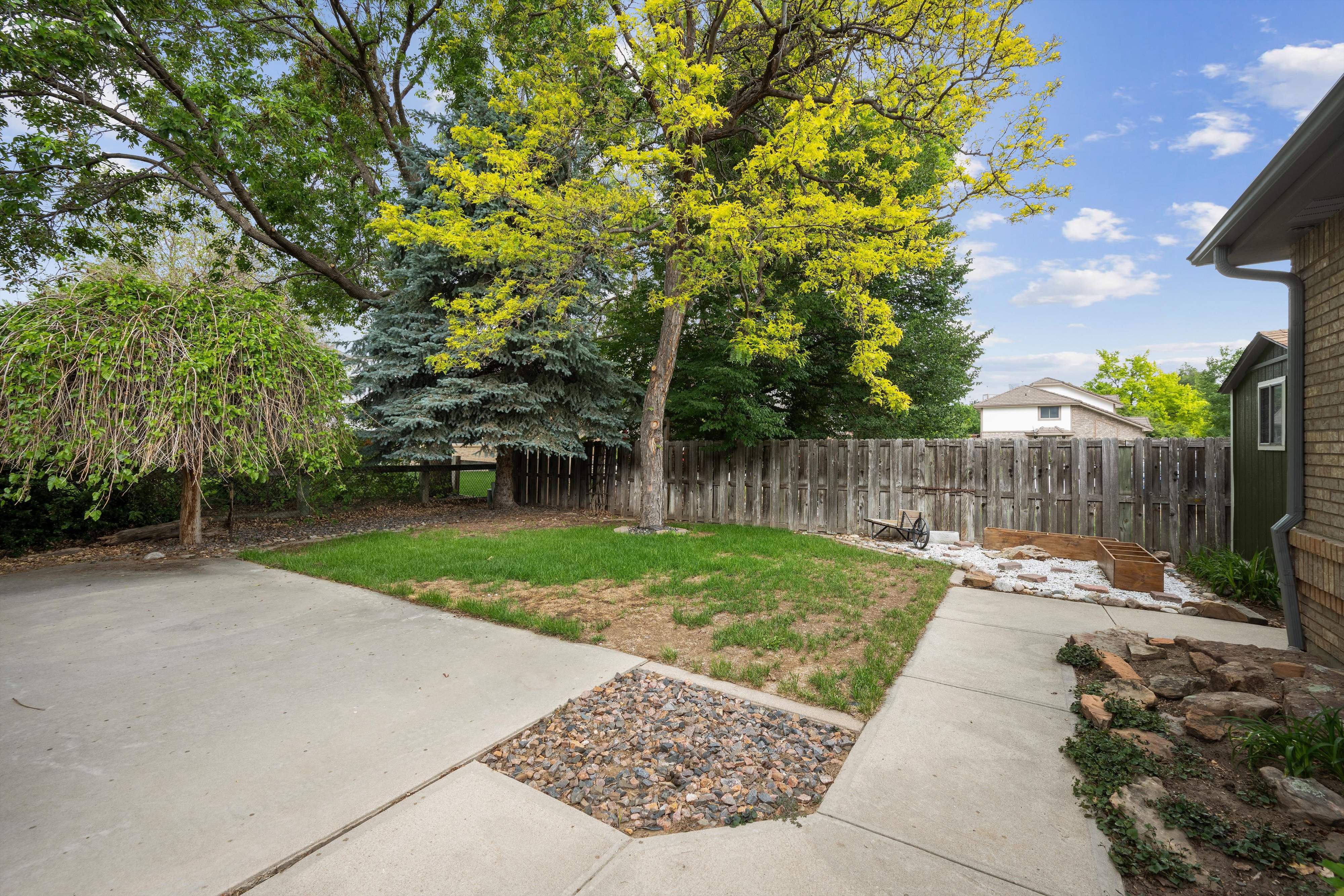  Thoughtfully Updated and Beautifully Maintained Ranch-Style Residence - 物件實景