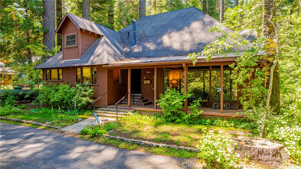 Fish Camp, California, 93623, United States, 5 Bedrooms Bedrooms, ,2 BathroomsBathrooms,Residential,For Sale,1881332