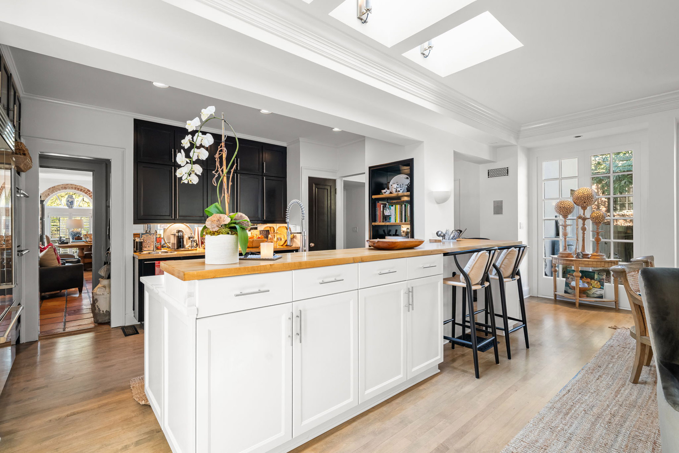 Timeless Ardmore Park Home Blends Classic Charm with Custom Renovations - 物件實景