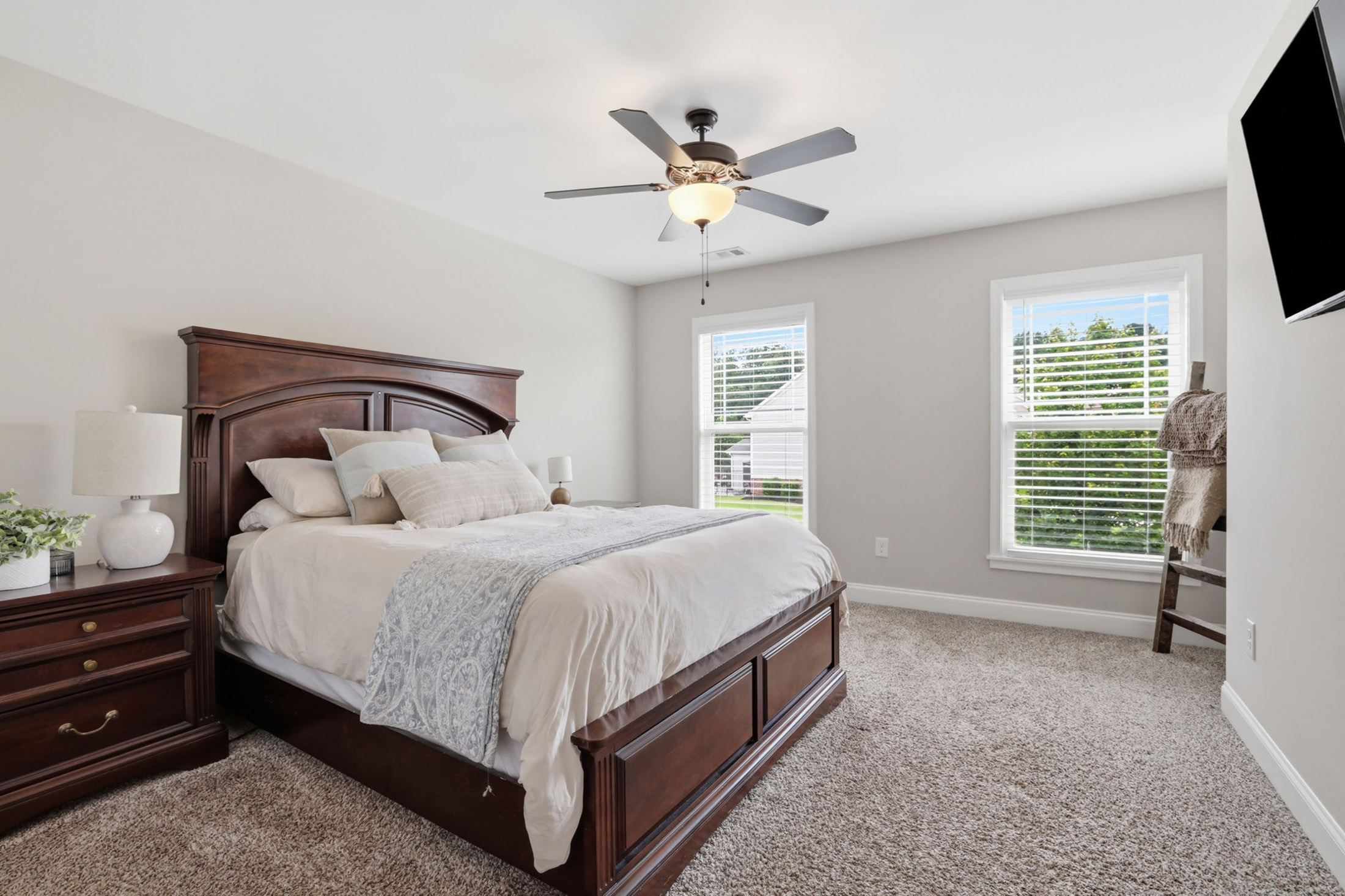  Beautifully Maintained Home in One of Cumming
