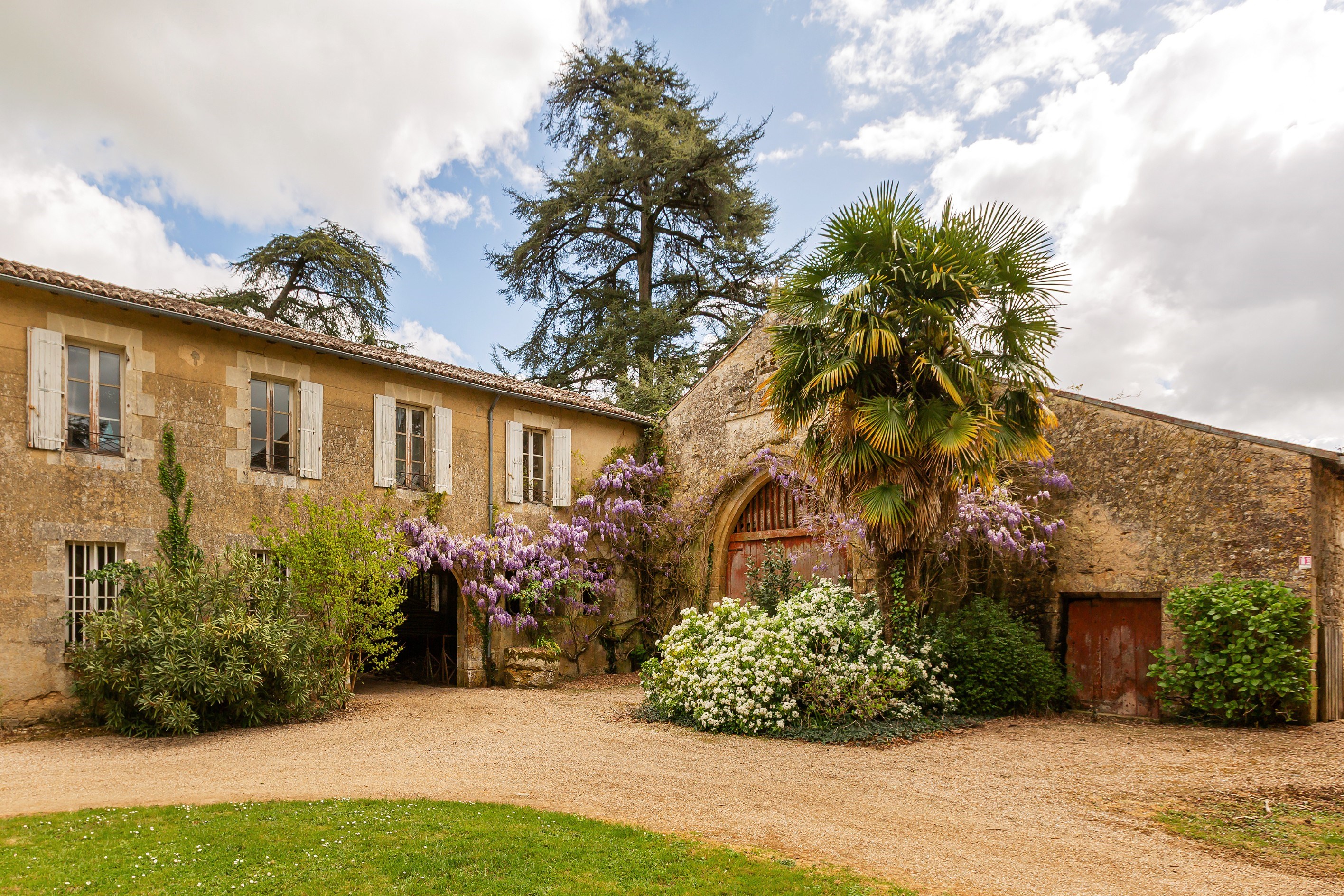  FOR SALE - Exceptional Estate with a Château - 30mn from POITIERS (TGV) - 物件實景