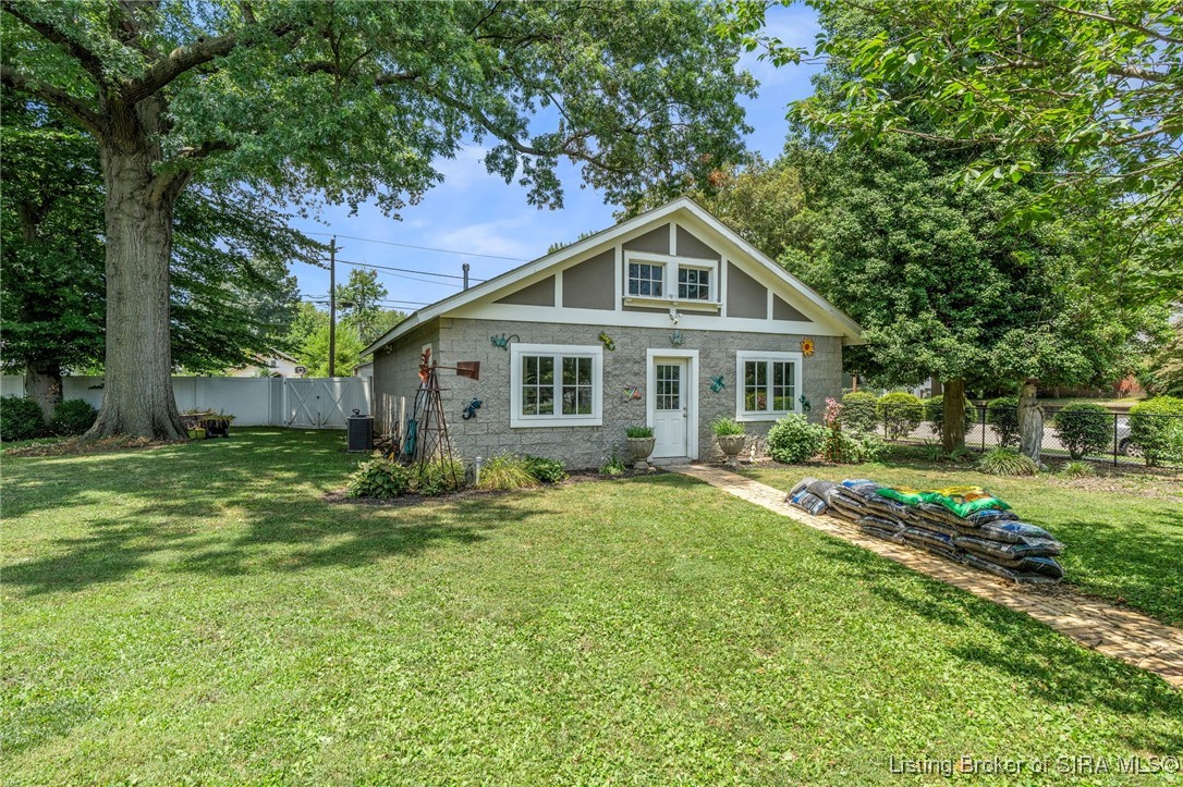 Jeffersonville, Indiana, 47130, United States, 4 Bedrooms Bedrooms, ,4 BathroomsBathrooms,Residential,For Sale,1897686