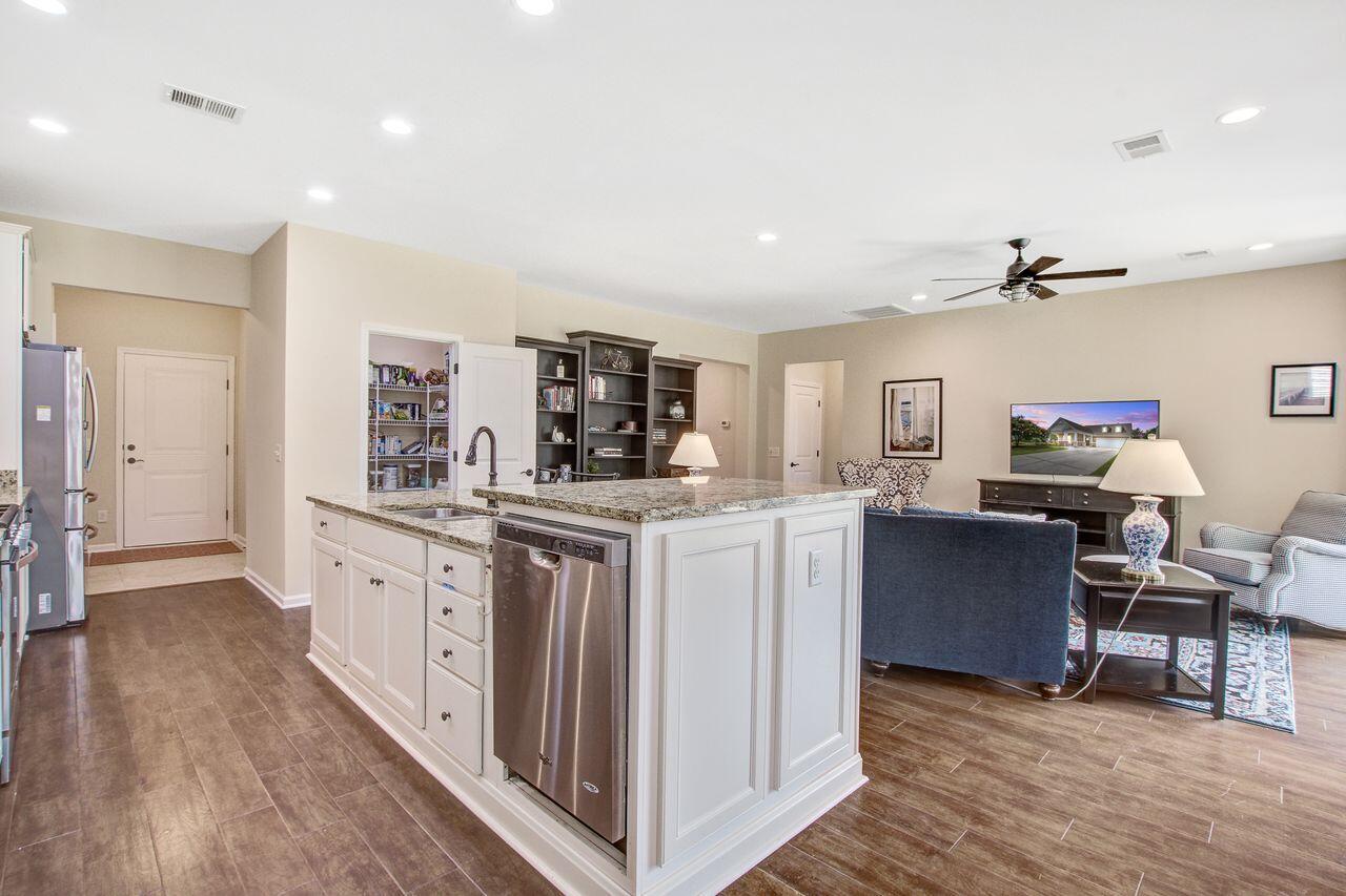 Summerville, South Carolina, 29483, United States, 3 Bedrooms Bedrooms, ,3 BathroomsBathrooms,Residential,For Sale,1907544
