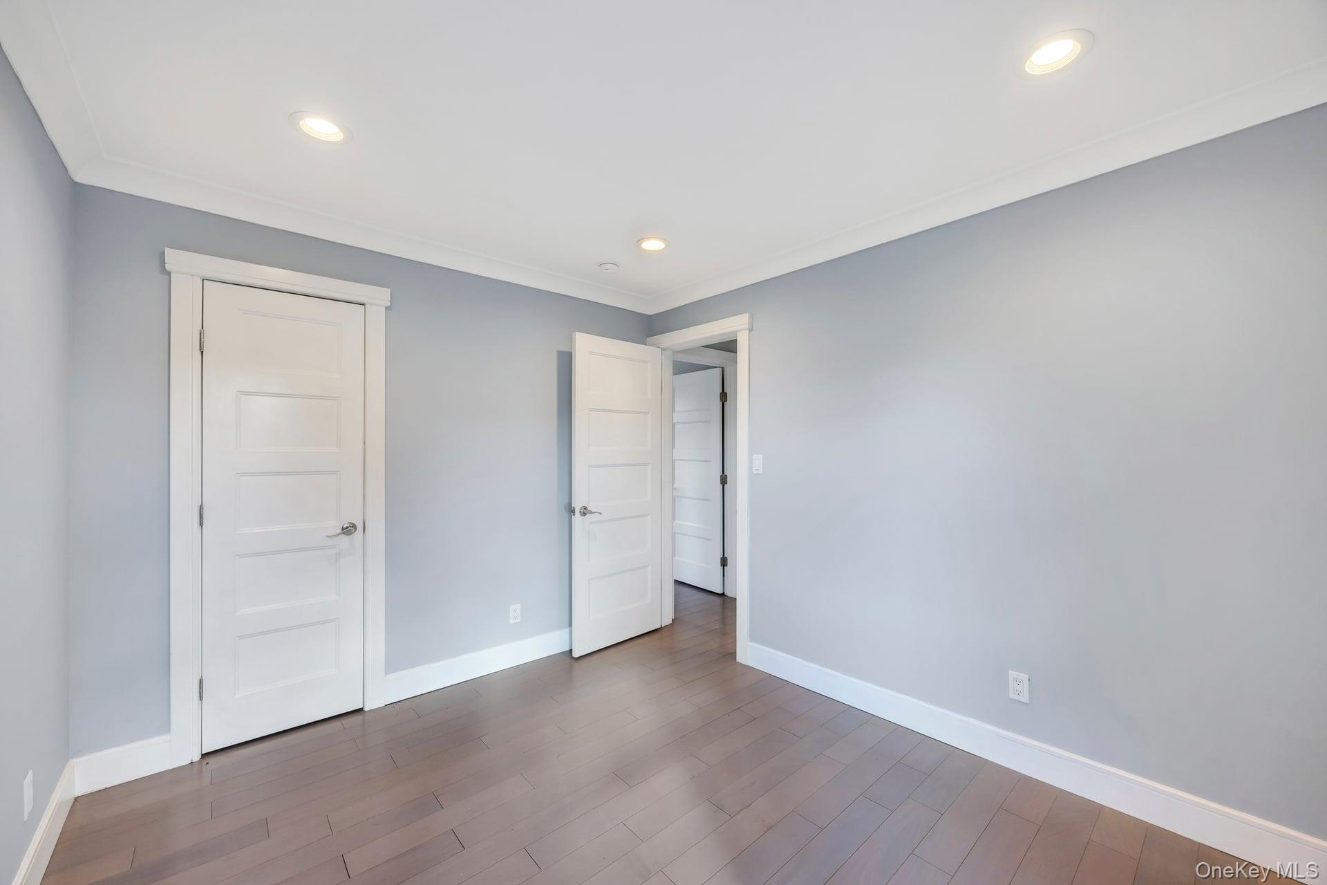 Lindenhurst, New York, 11757, United States, 4 Bedrooms Bedrooms, ,2 BathroomsBathrooms,Residential,For Sale,1965289