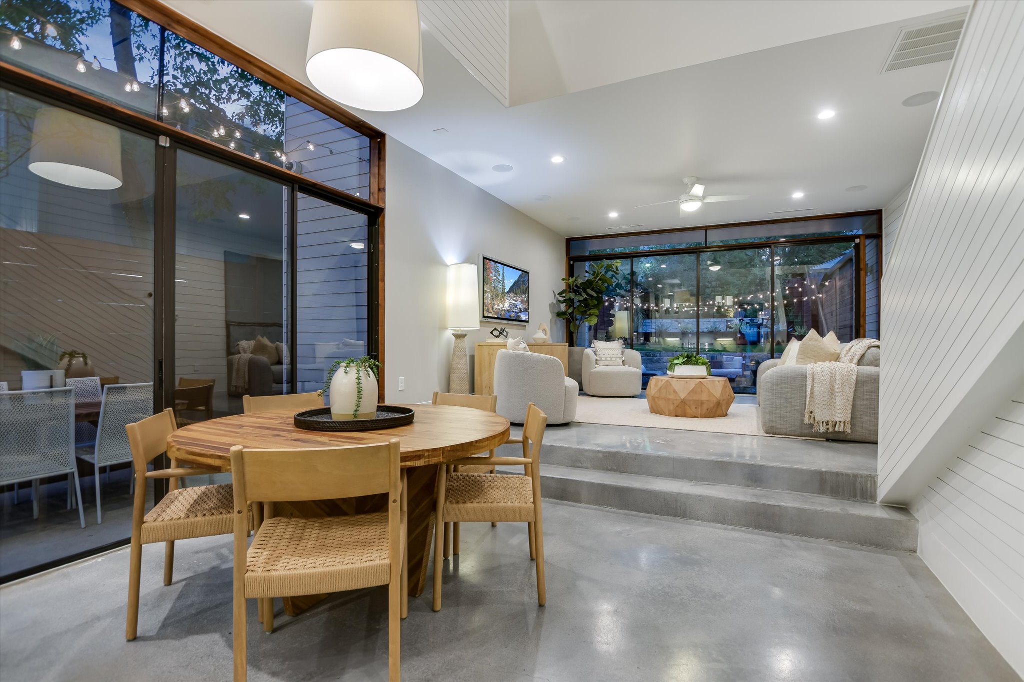  where  modern design meets everyday ease in galindo - 物件實景