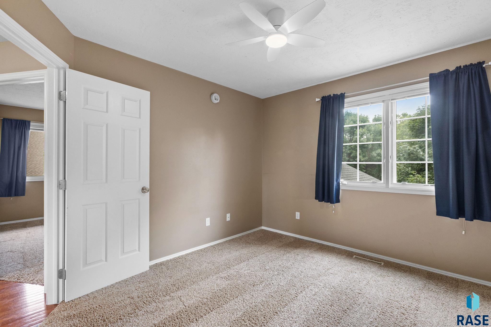 Sioux Falls, South Dakota, 57103, United States, 5 Bedrooms Bedrooms, ,2 BathroomsBathrooms,Residential,For Sale,1908912