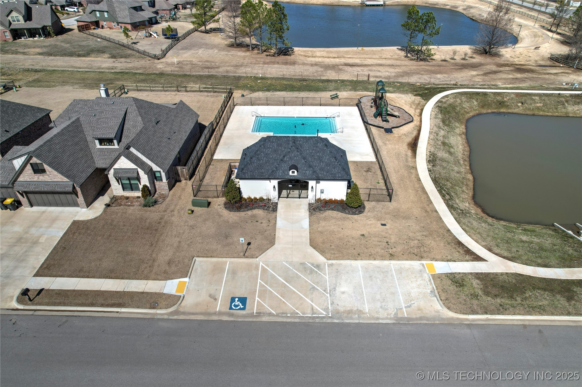 Bixby, Oklahoma, 74008, United States, 4 Bedrooms Bedrooms, ,4 BathroomsBathrooms,Residential,For Sale,1827435