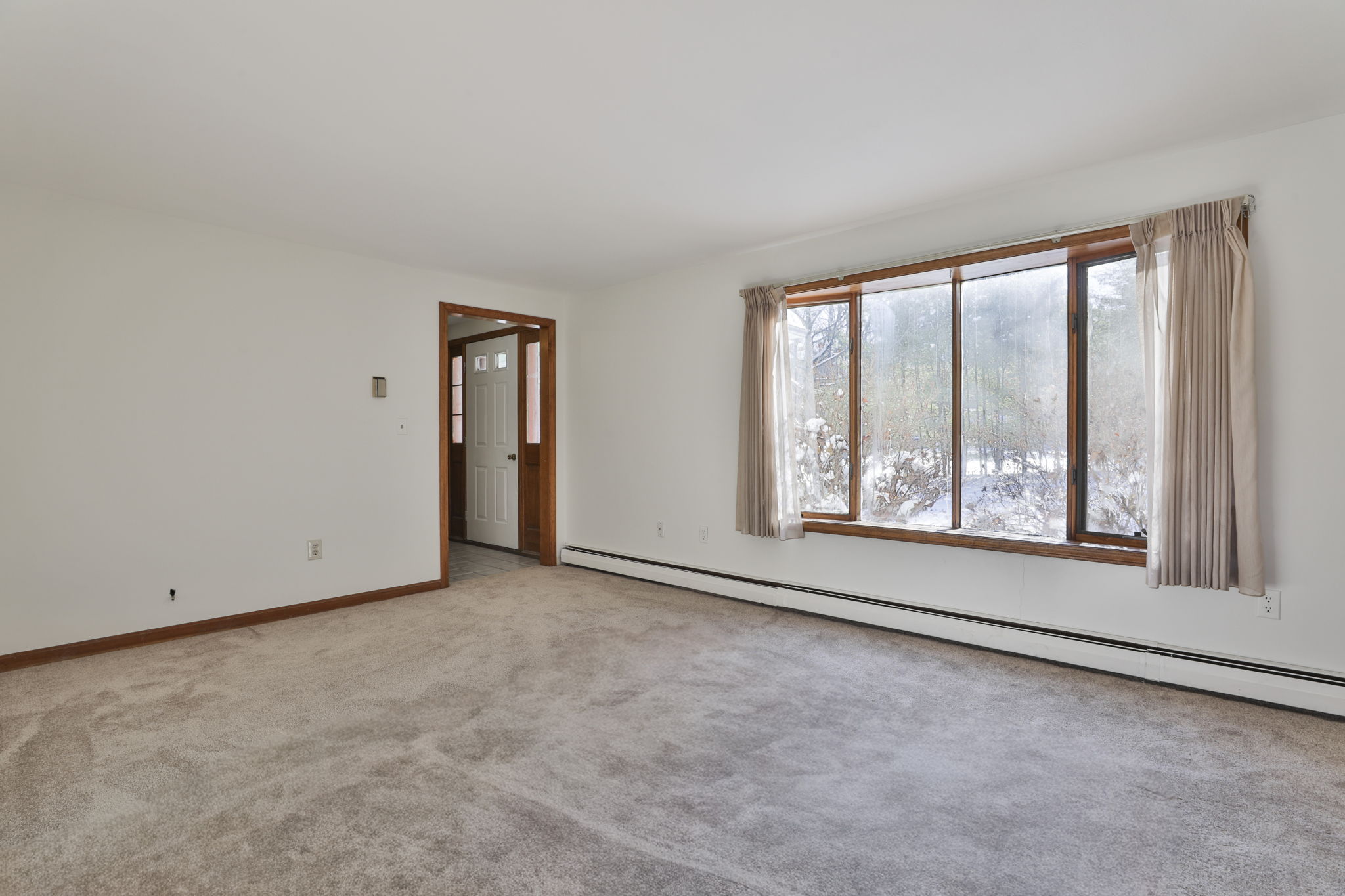 Derry, New Hampshire, 03038, United States, 3 Bedrooms Bedrooms, ,2 BathroomsBathrooms,Residential,For Sale,2006202