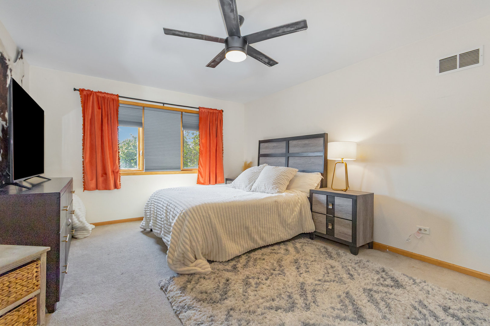 Frankfort, Illinois, 60423, United States, 4 Bedrooms Bedrooms, ,3 BathroomsBathrooms,Residential,For Sale,1985651