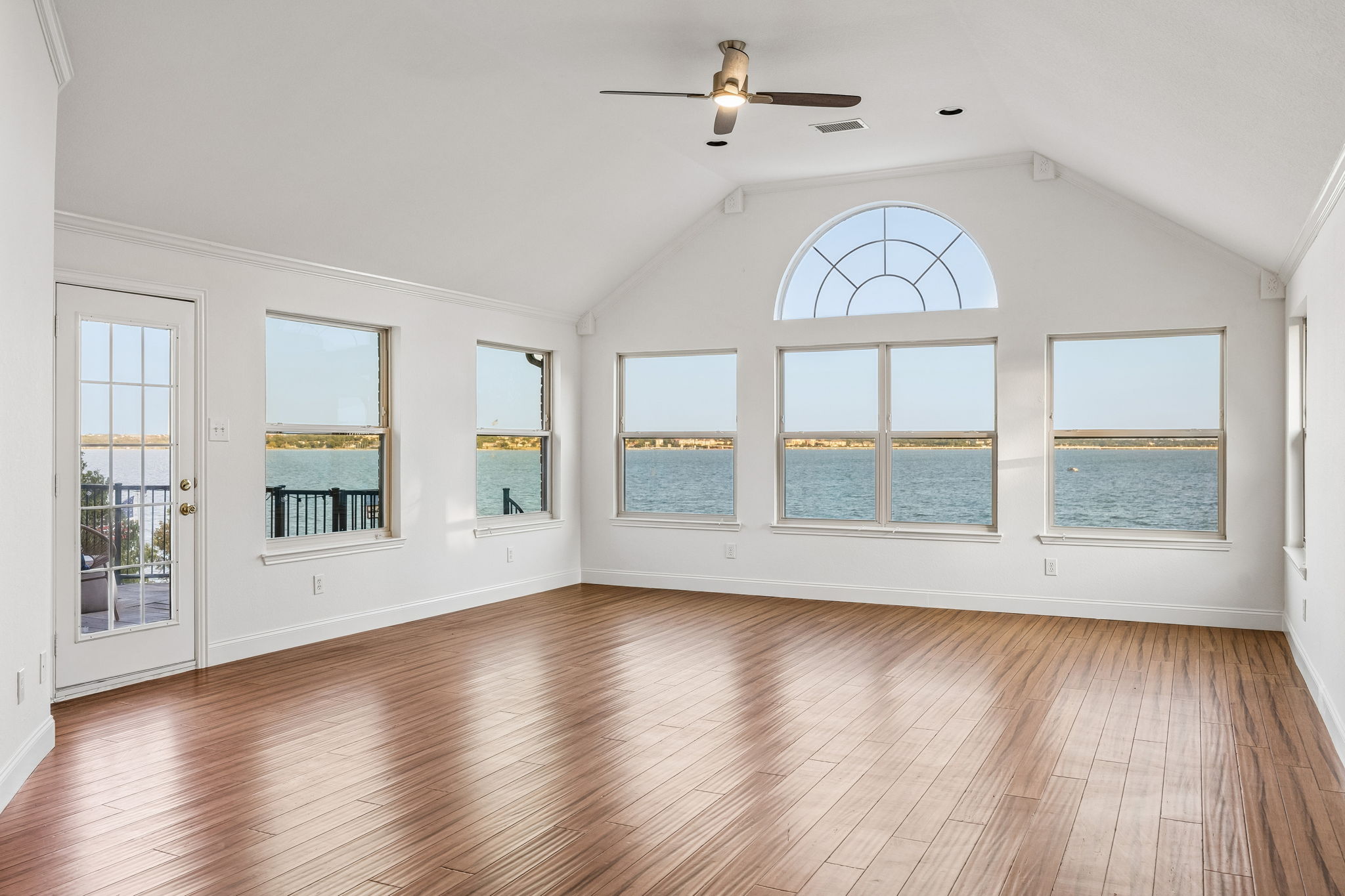  Rare One Owner Lakefront Oasis on Lake Ray Hubbard  Waterfront with Pool - 物件實景